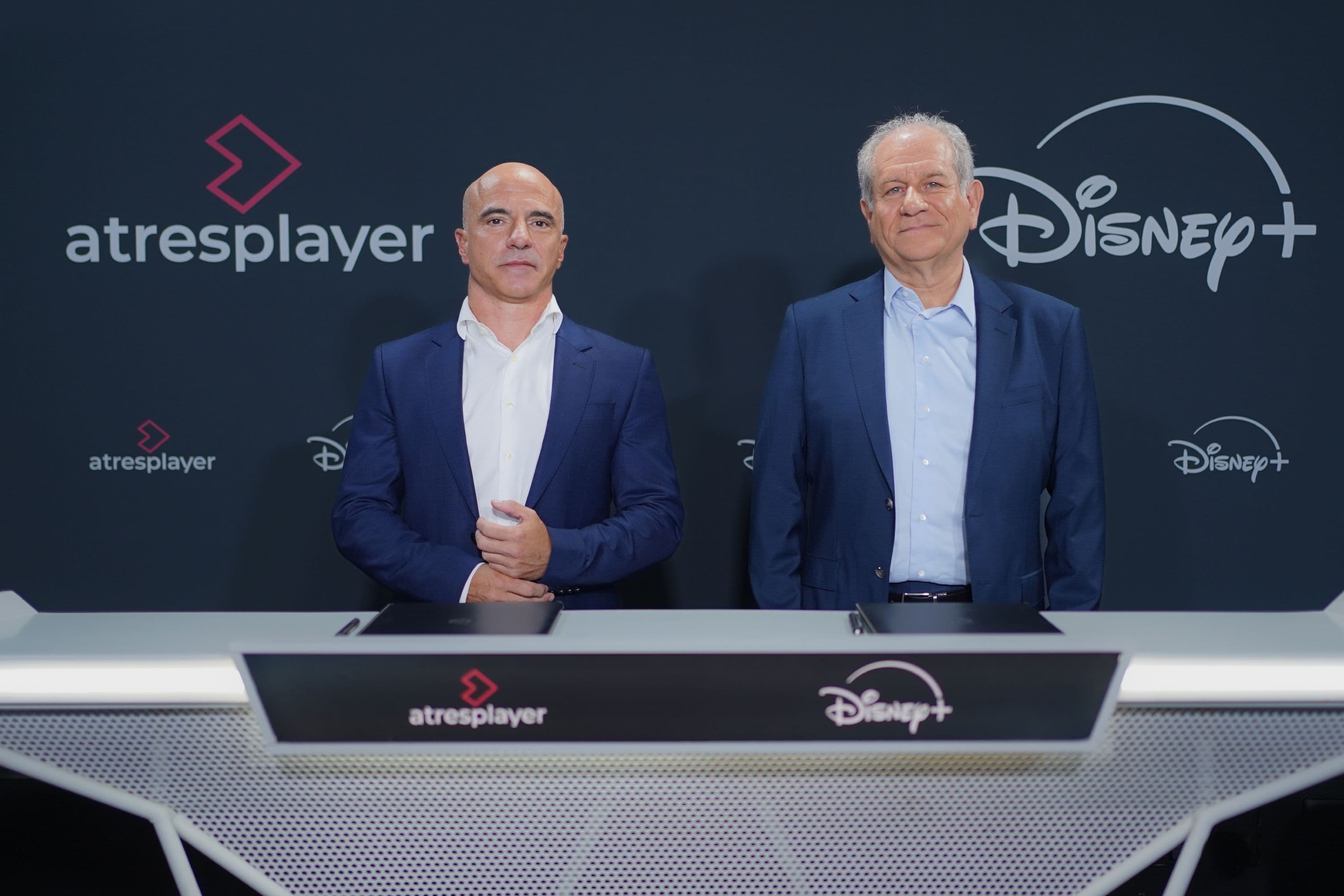 Posado de José Antonio Antón (director general de Atresmedia Audiovisual) y Simon Amselem (consejero delegado The Walt Disney Company España&Portugal)