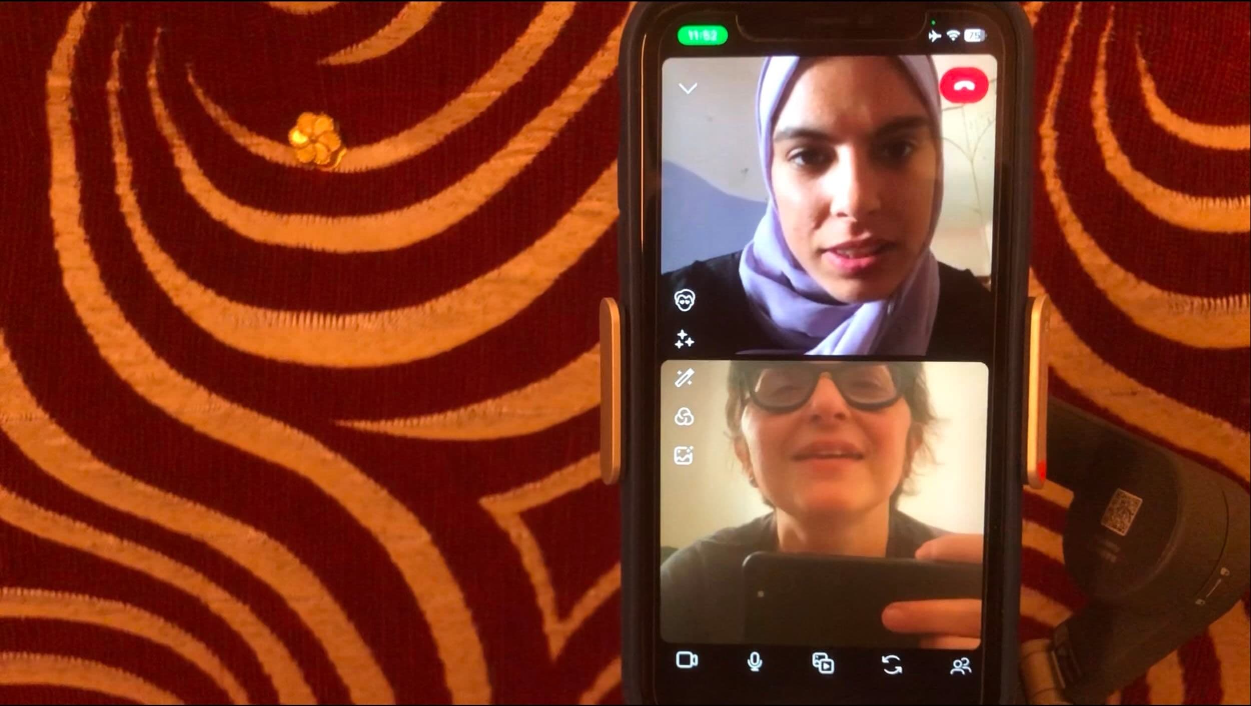 Fotograma de 'Put your soul on your hand and walk', el documental de Sepideh Farsi