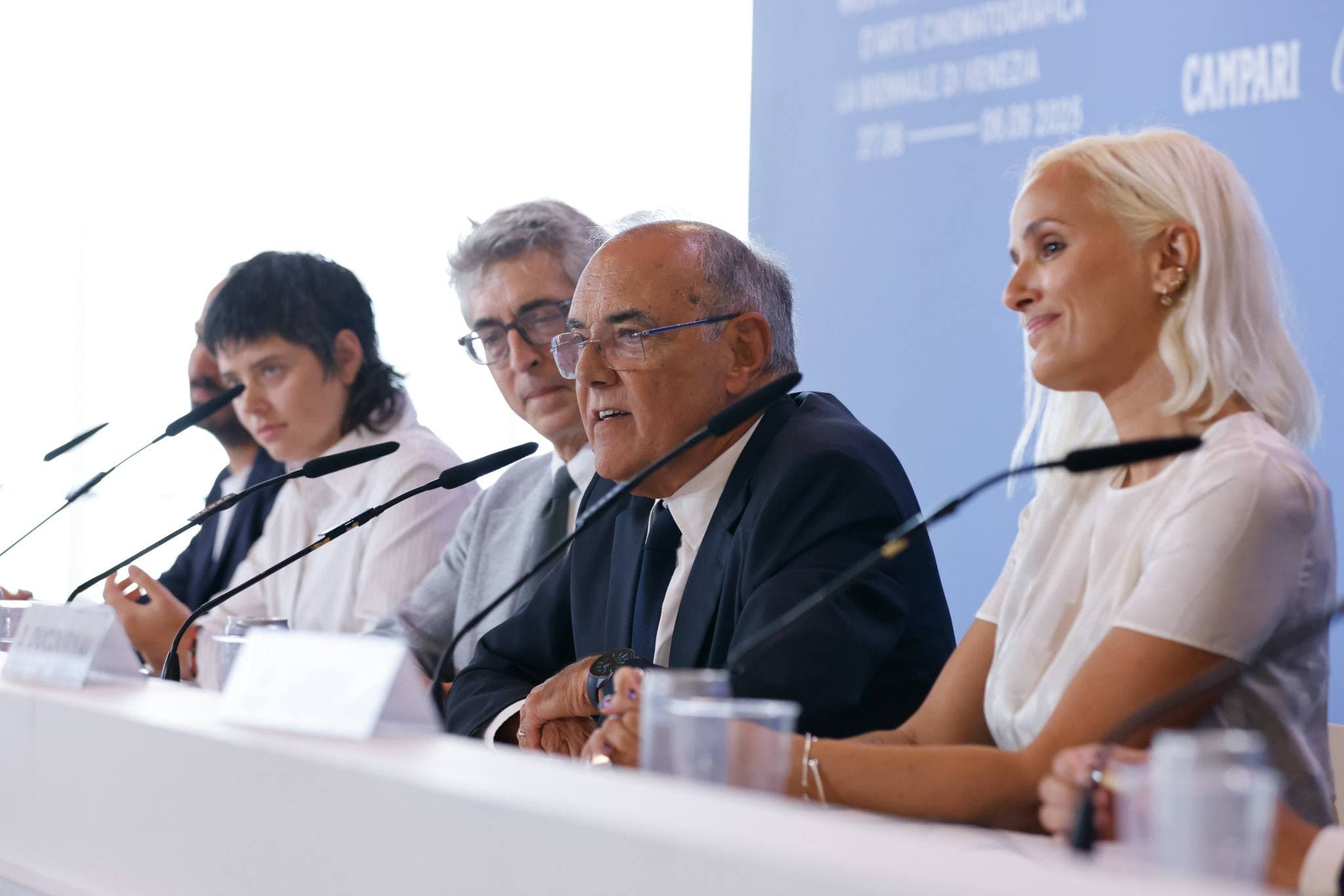 Charlotte Wells, Alexander Payne, Alberto Barbera y Julia Ducournau en la rueda de prensa de los jurados de la 82 edición del Festival de Venecia