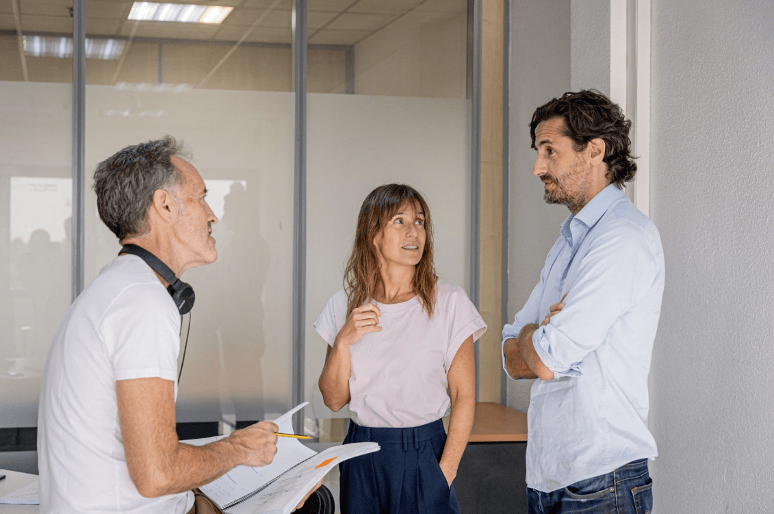 Miguel del Arco, Marta Etura y Juan Diego Botto durante el rodaje de 'Los relatos'