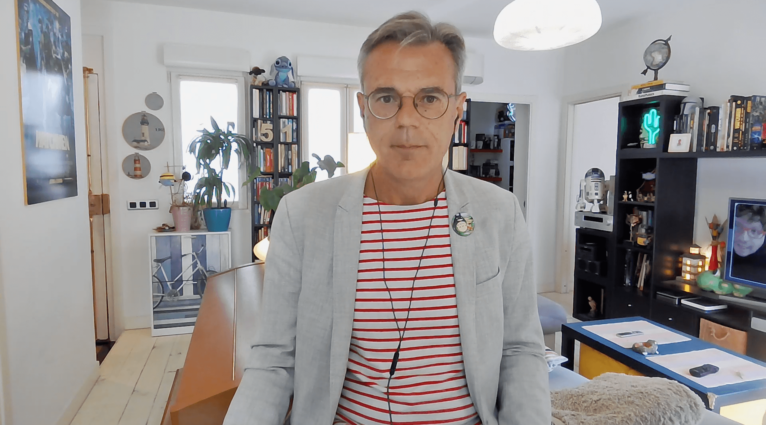 El periodista Pedro Vallín, durante la nueva edición de su video semanal 'La homilía'