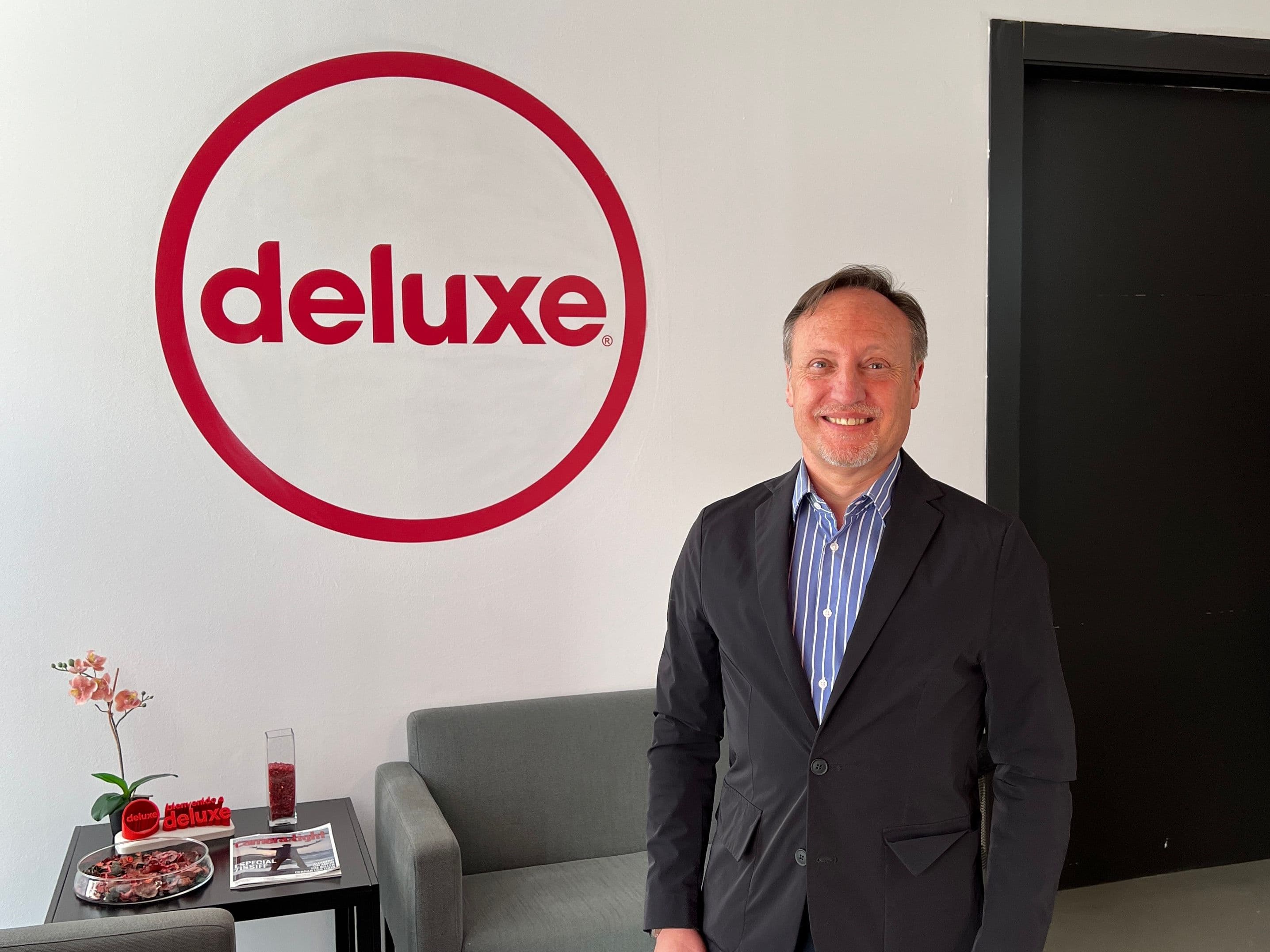 El director general de Deluxe España, Angel Martín, en las oficinas del estudio de postproducción y servicios audiovisuales