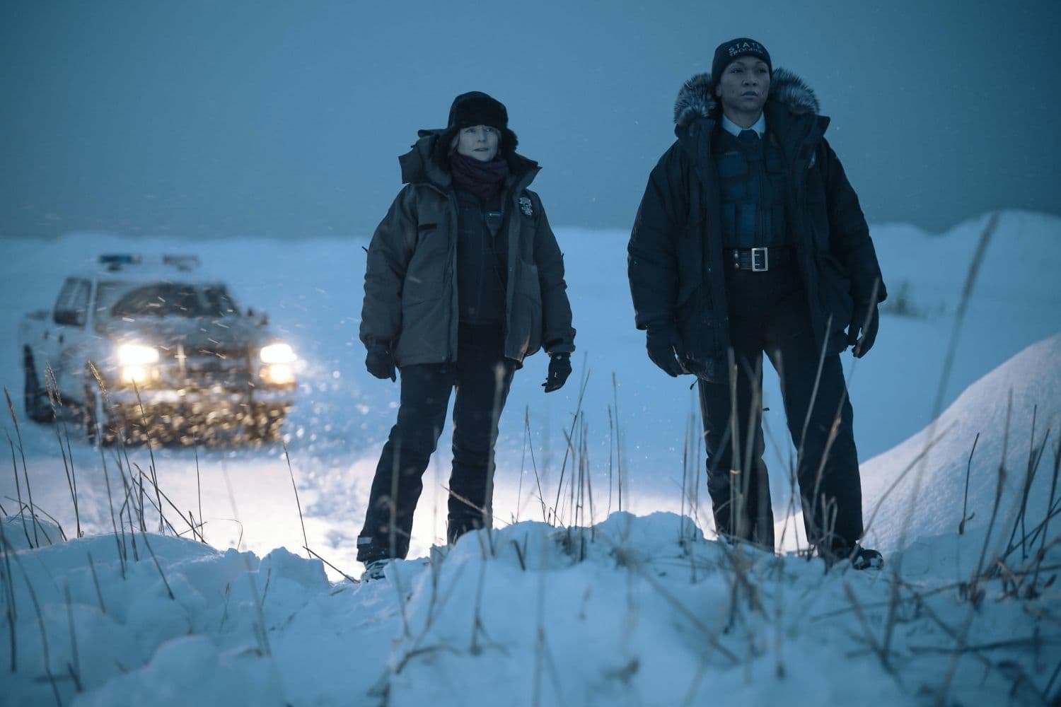 Fotograma de 'True detective: noche polar' con Jodie Foster y Kali Reis