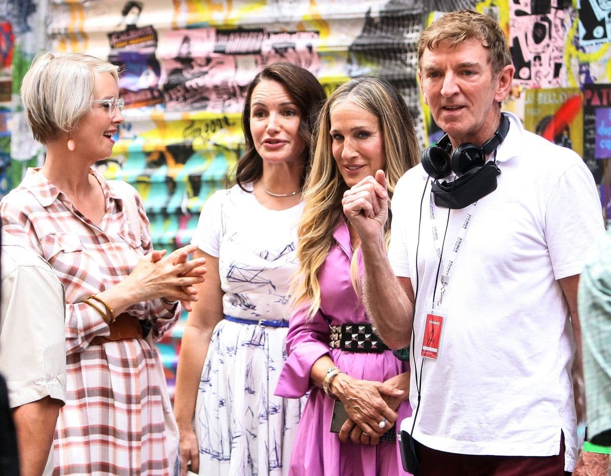 Sarah Jessica Parker, Kristin Davis, Cynthia Nixon y Michael Patrick King en el rodaje de 'And just like that'