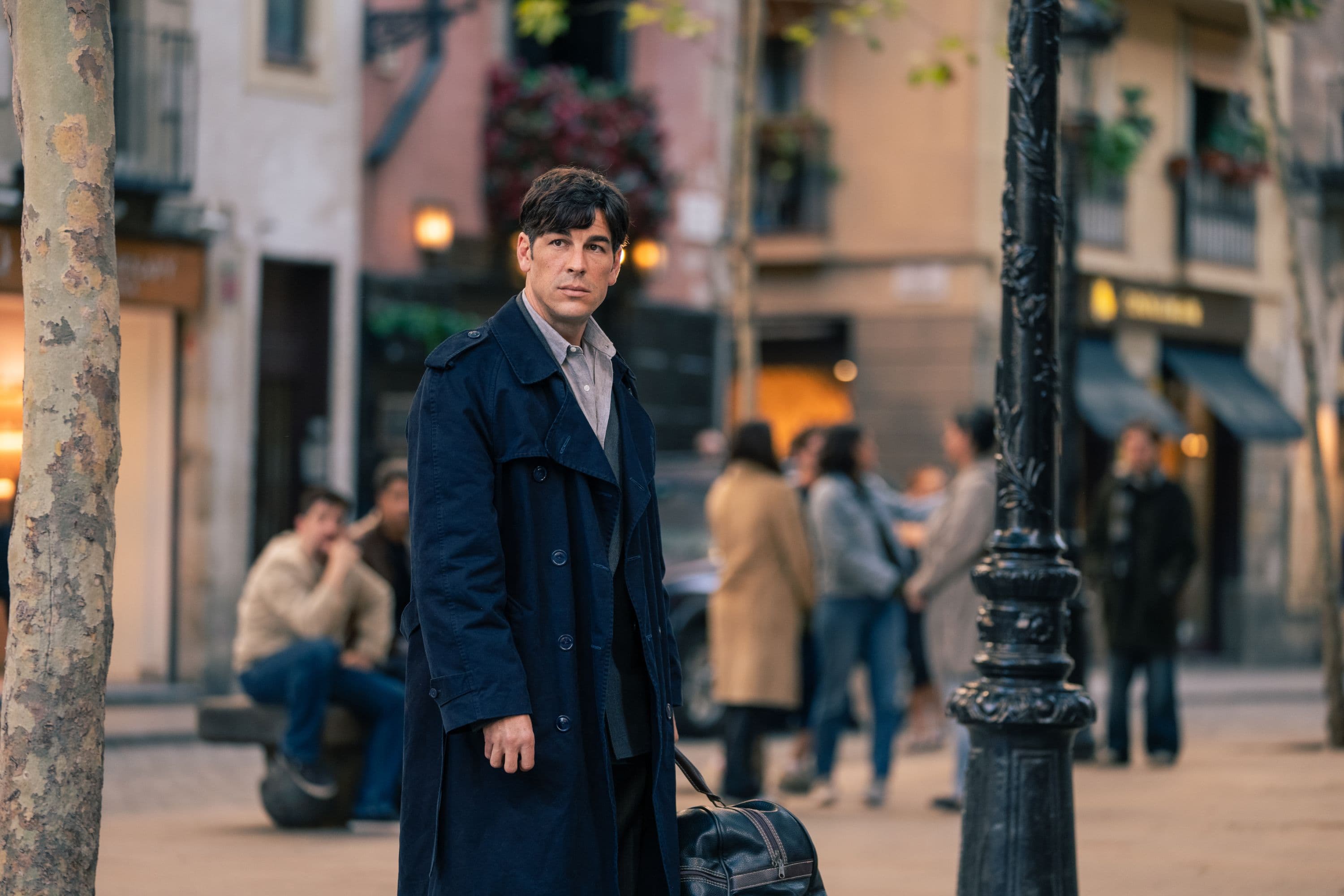 Mario Casas en un fotograma de la película 'El secreto del orfebre'