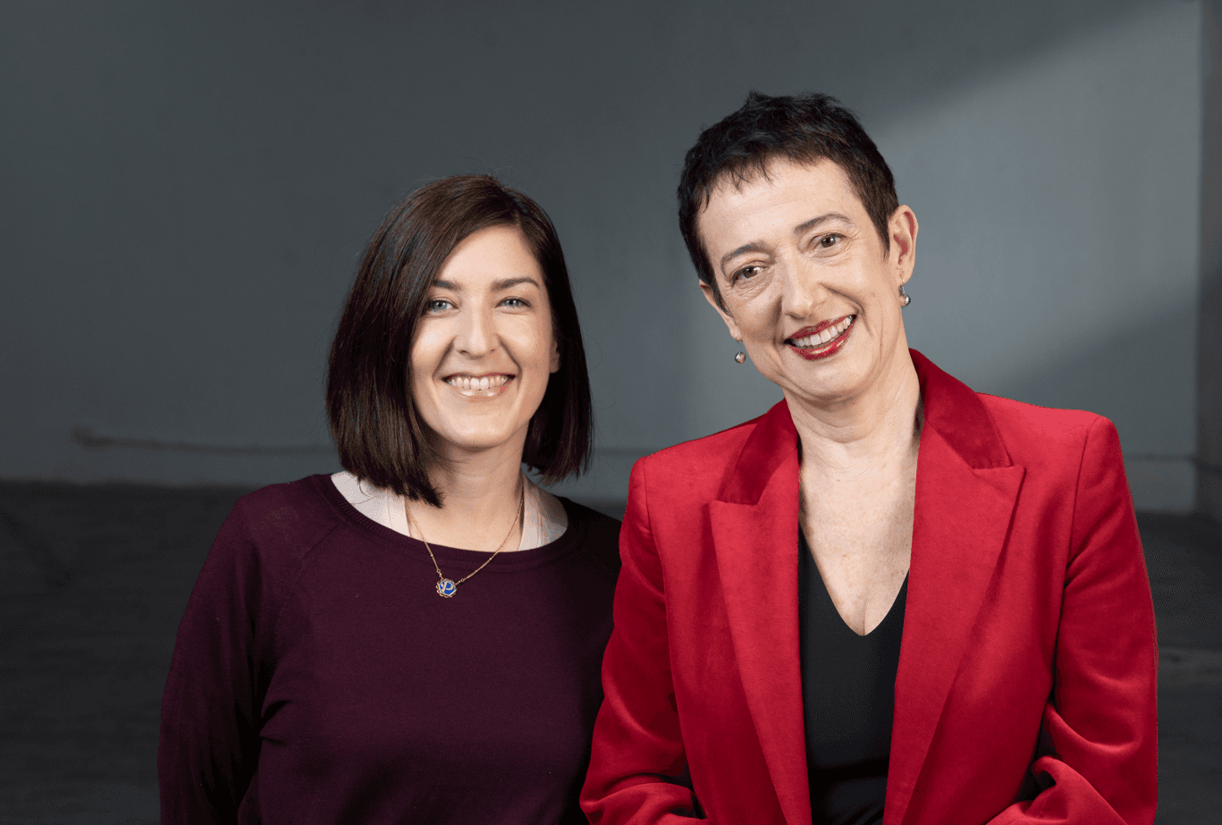 Las periodistas María Guerra (dcha.) y Pepa Blanes se encargarán de la retransmisión de los Premios BAFTA en TCM