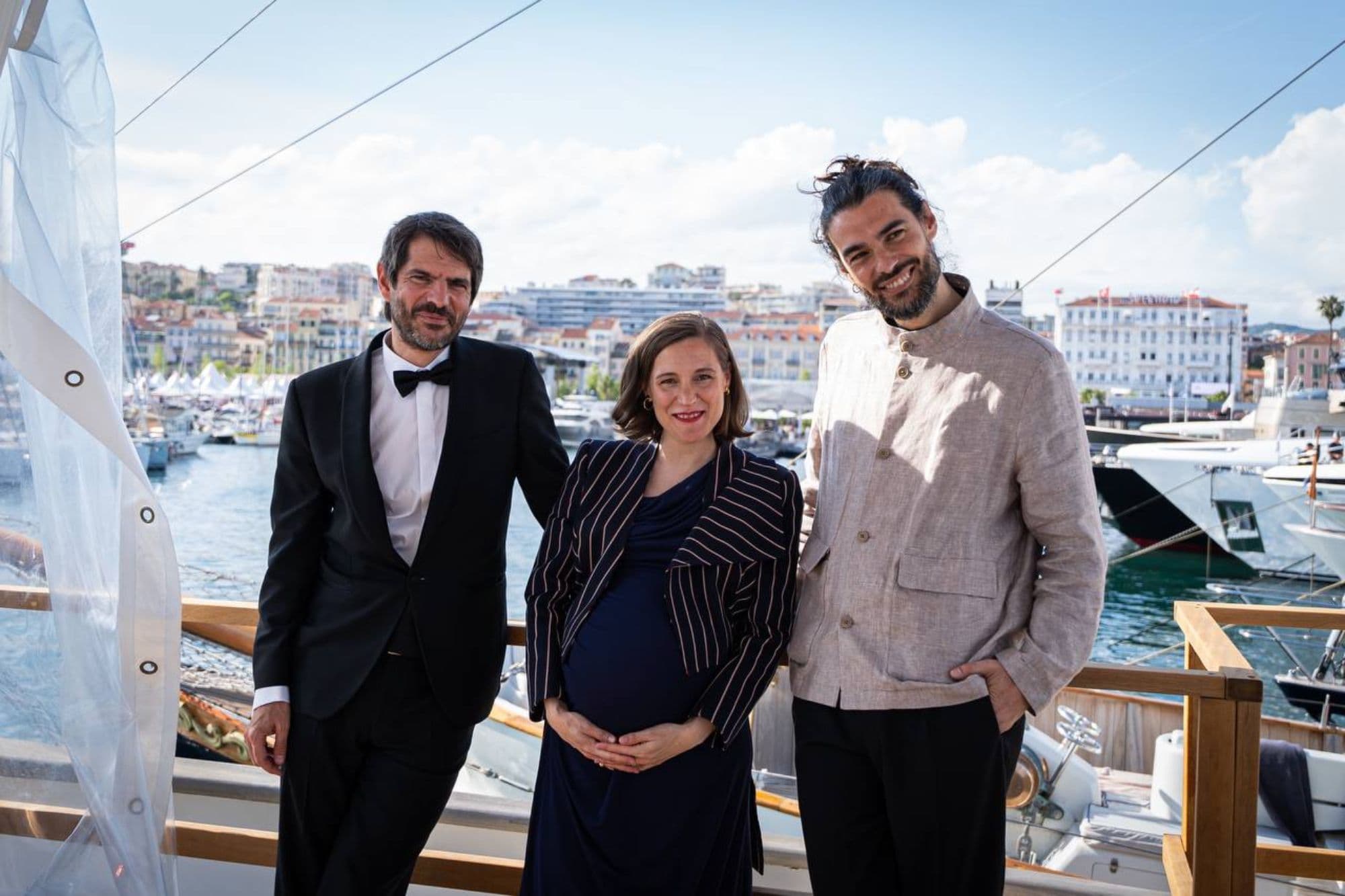 El Ministro de Cultura, Ernest Urtasun, junto a Carla Simó y Oliver Laxe en Cannes