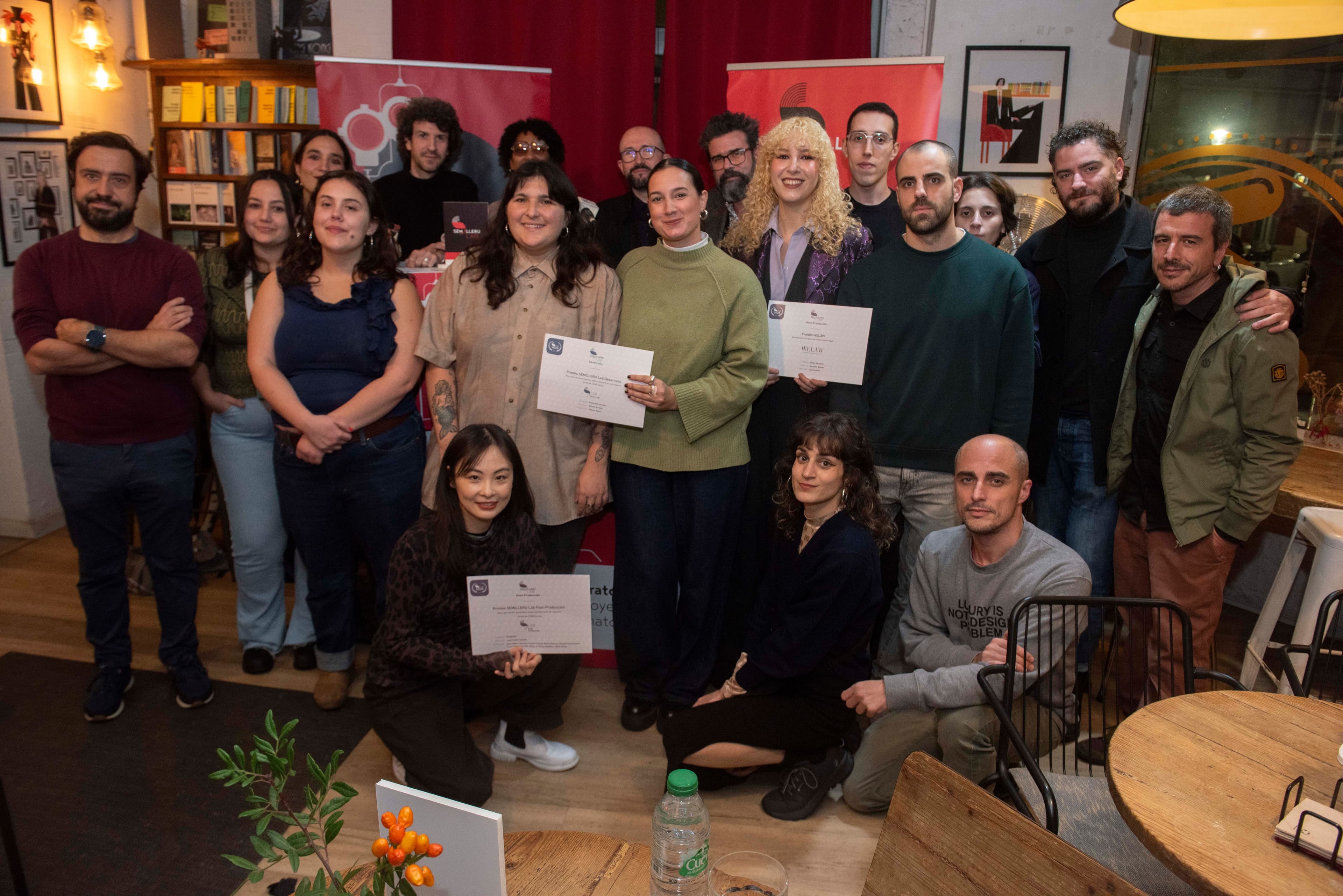 Foto de familia de los ganadores del Semilleru 2025, en el 63 Festival de Gijón