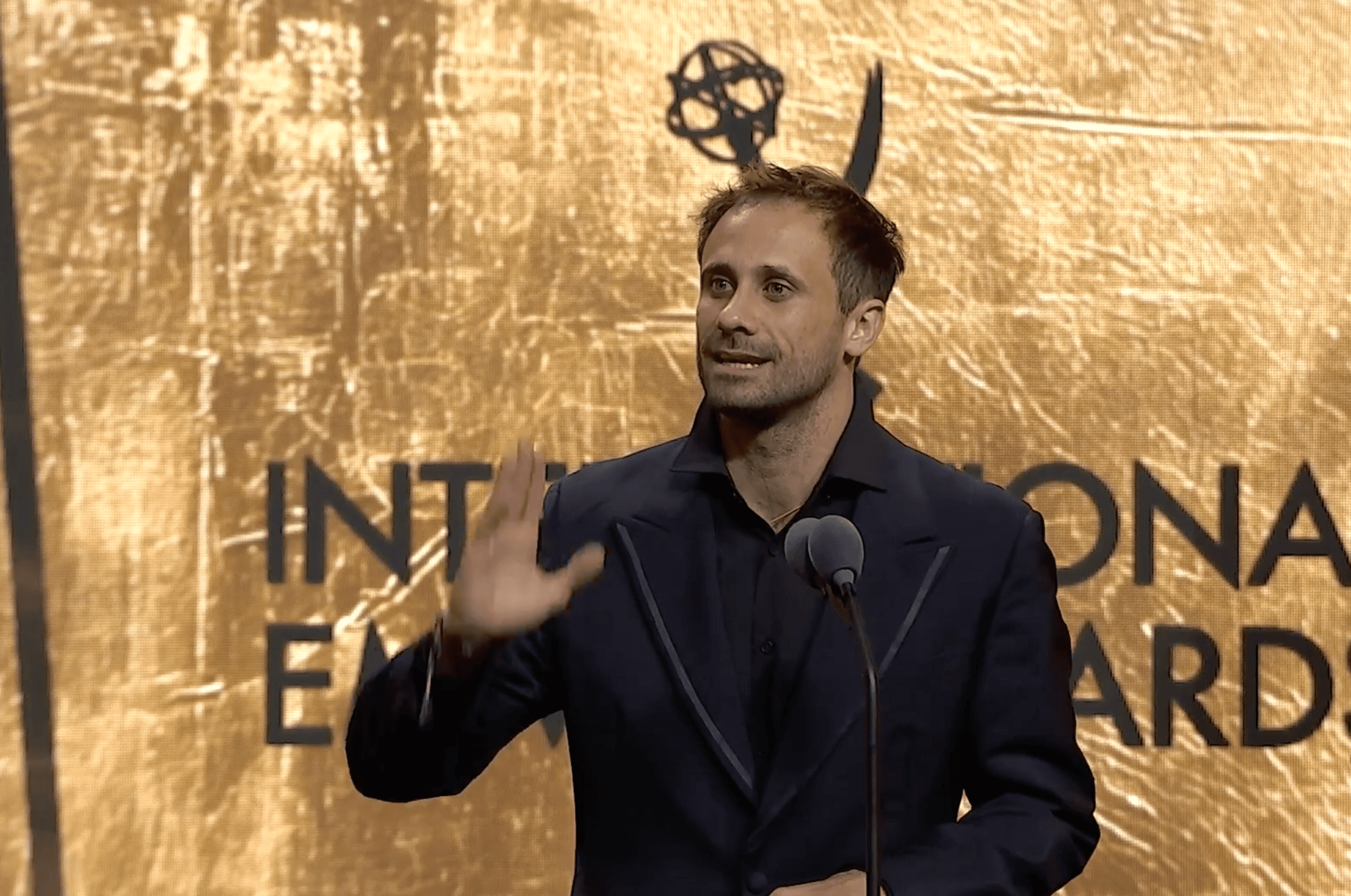 Oriol Pla al recoger el Emmy Internacional por su trabajo en 'Yo, adicto'