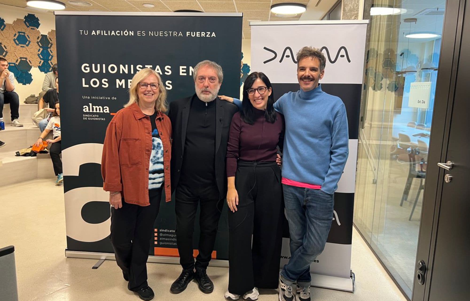 Azucena Rodríguez, Javier Olivares, Alauda Ruiz de Azúa y Javier Giner posan ante de su encuentro en ‘Guionistas en los medios 2024’