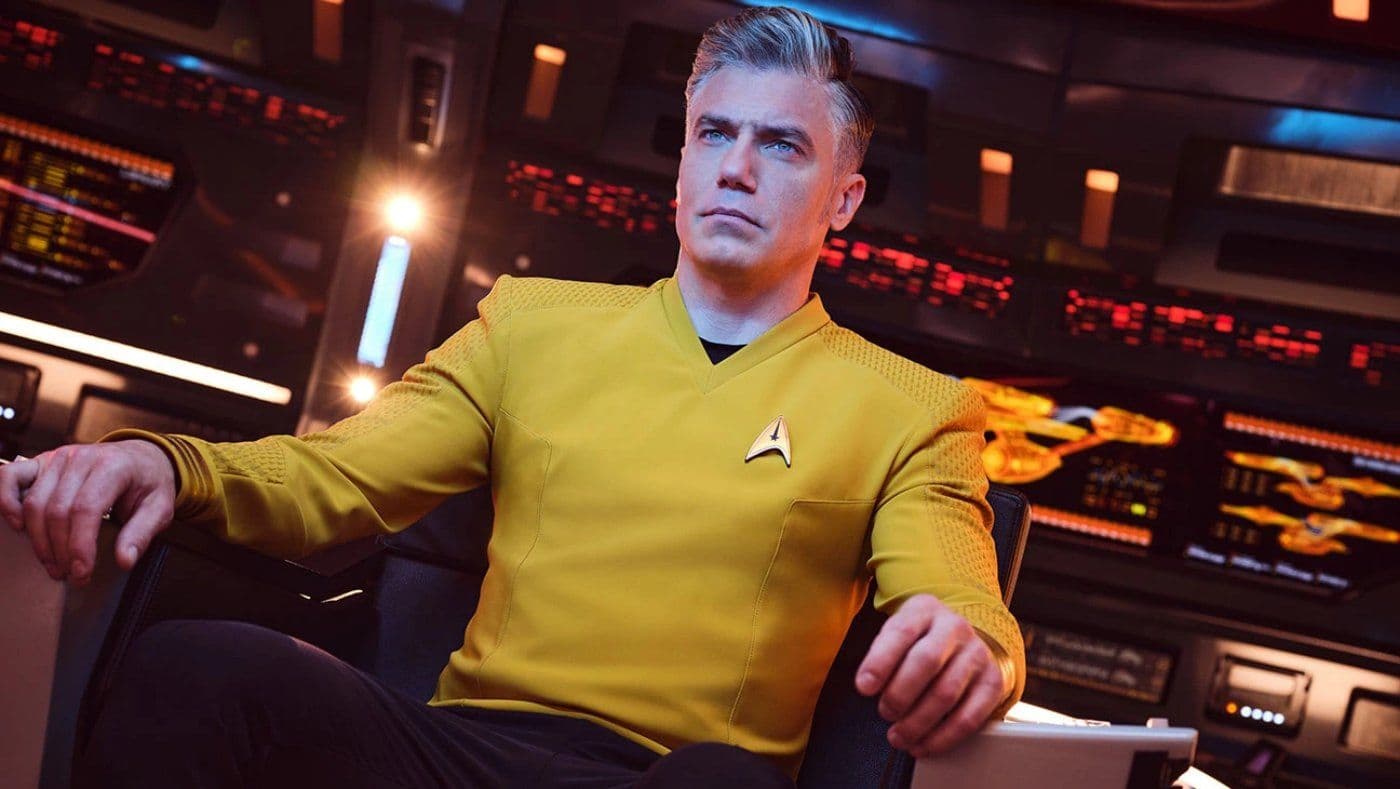 Fotograma de 'Star Trek: Strange New Worlds' con Anson Mount como el capitán Pike.