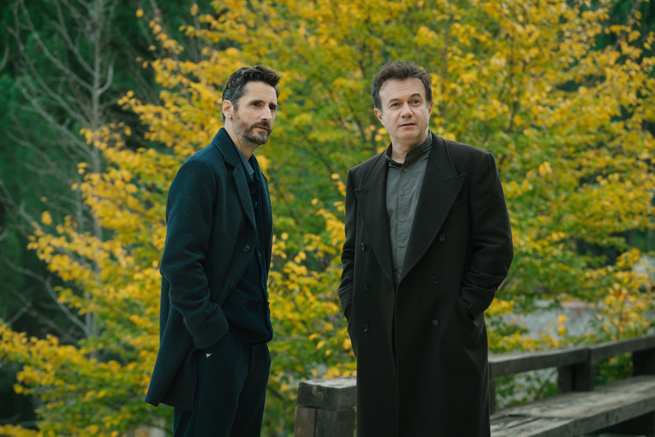 Los actores Juan Diego Botto y Tristán Ulloa en una imagen de la serie 'El Centro'