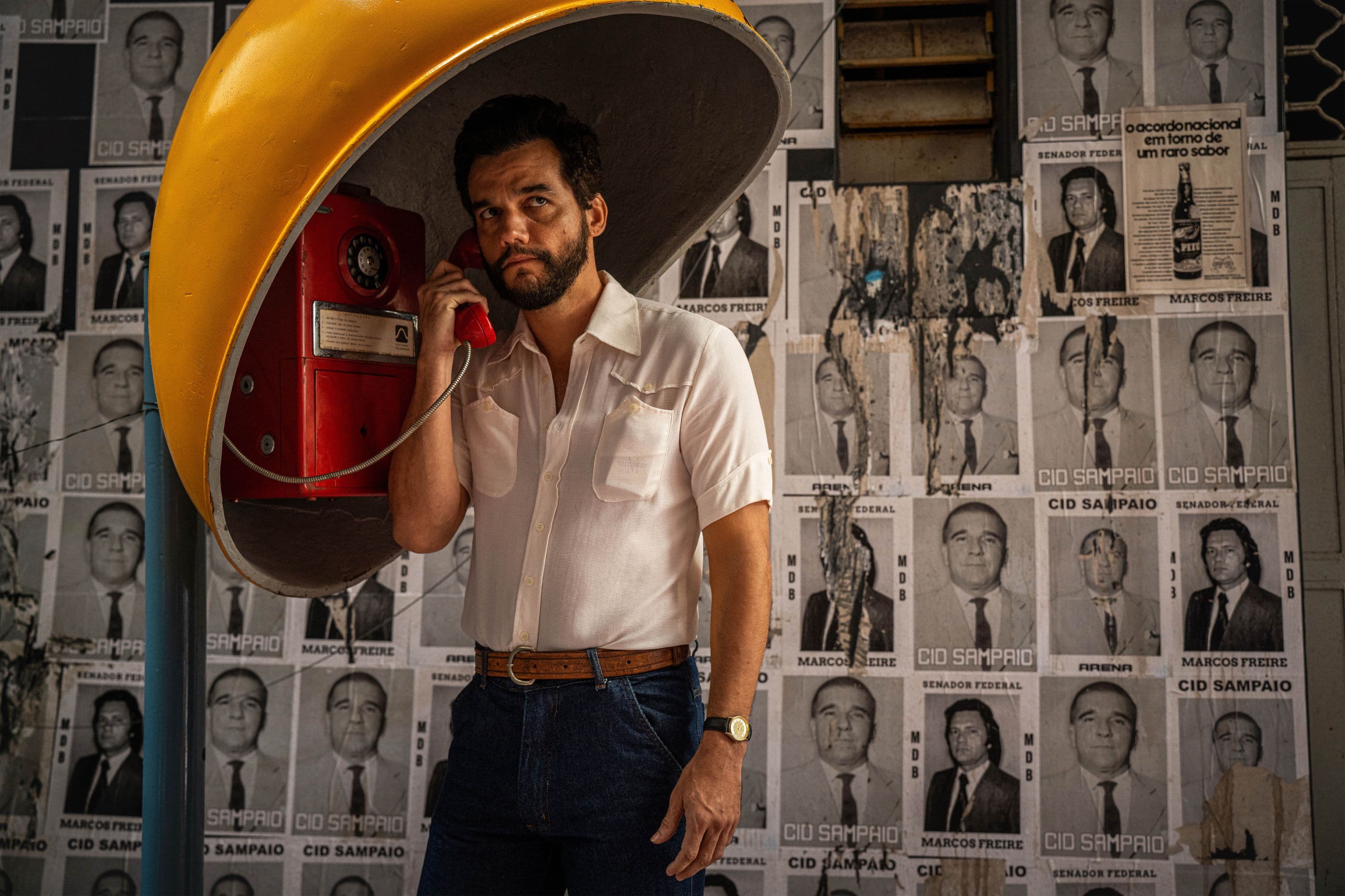 El actor Wagner Moura en un fotograma promocional de 'El agente secreto'