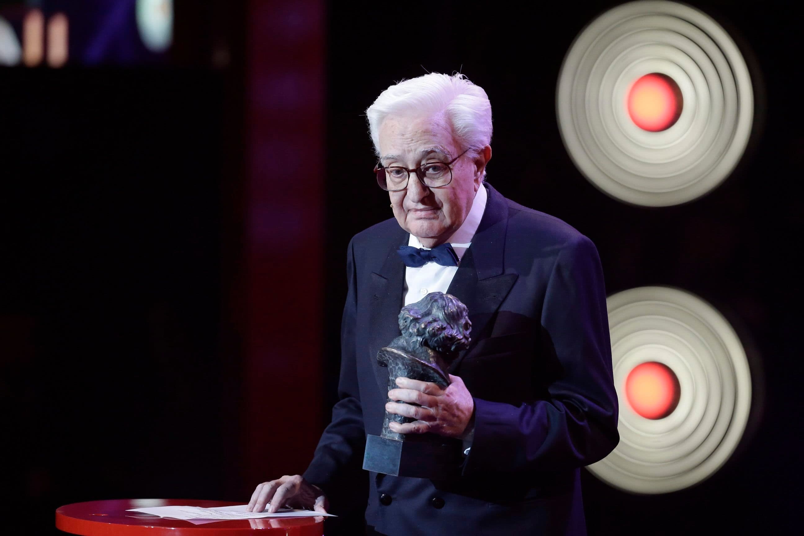 El director Mariano Ozores recoge el Goya de Honor en la 30 edición de los premios del cine español, celebrada en Madrid el 6 de febrero de 2016