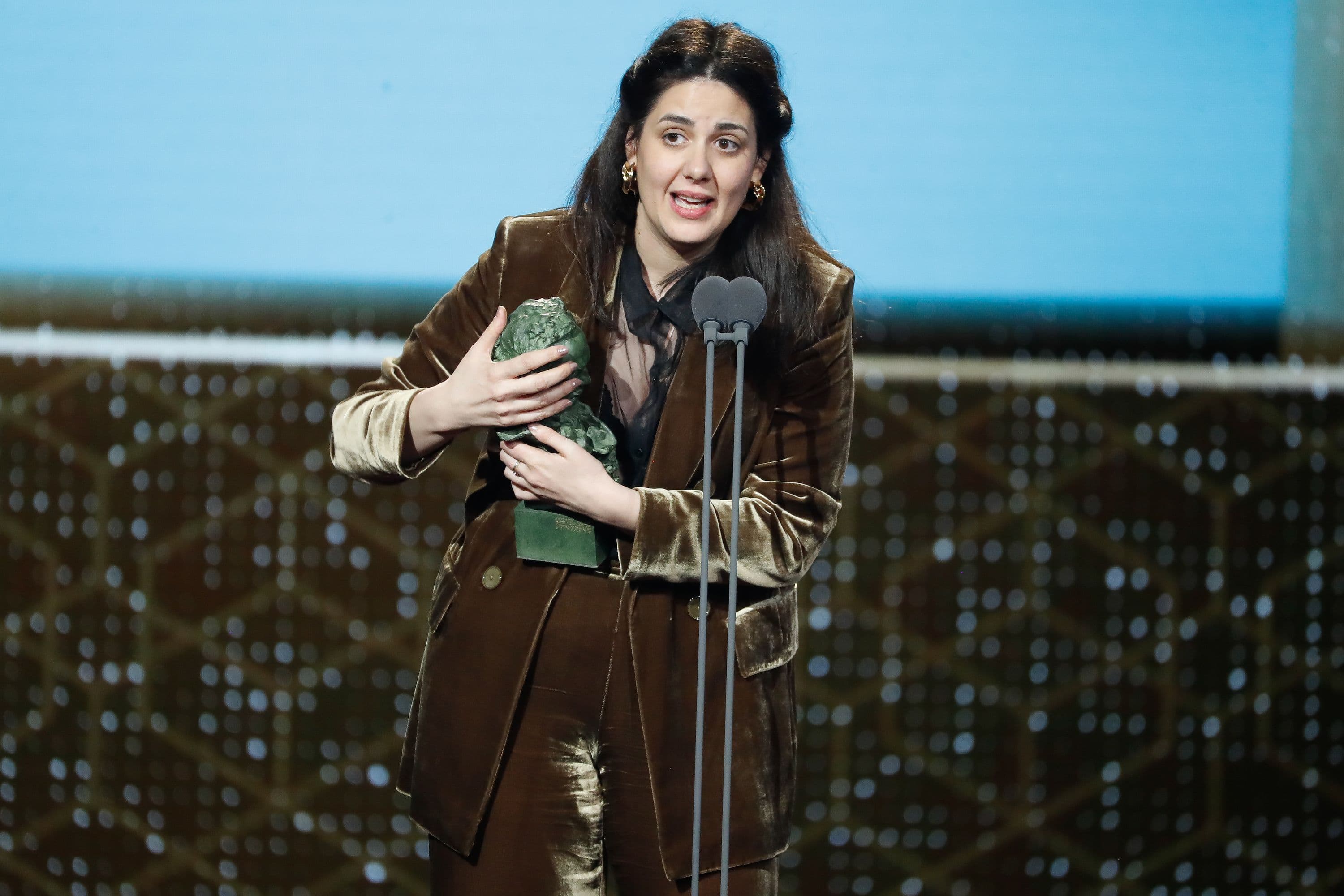 La directora Belén Funes agradece el Goya a Mejor Dirección novel por 'La hija de un ladrón'