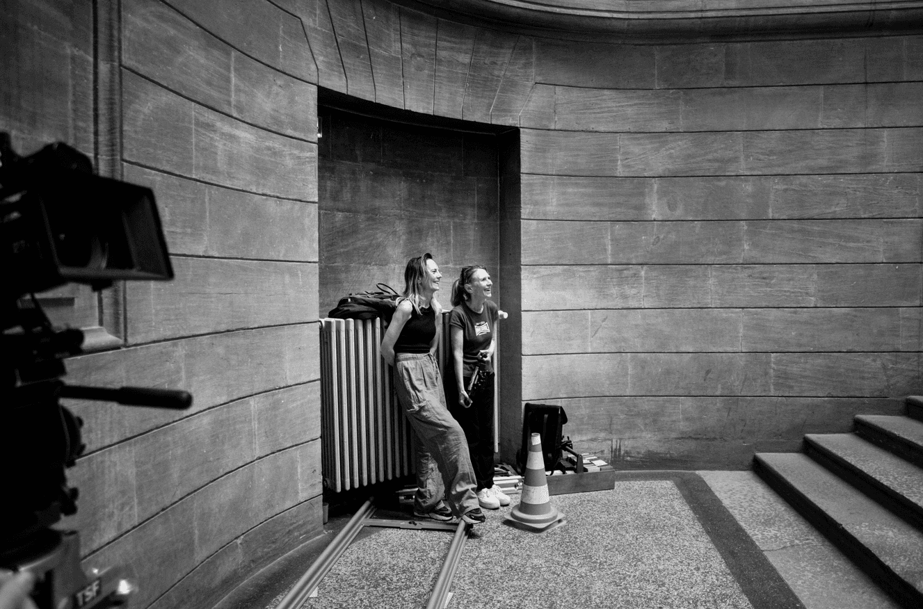 Delphine Coulin y Muriel Coulin en el rodaje de 'Jugar con fuego' ('The quiet son')