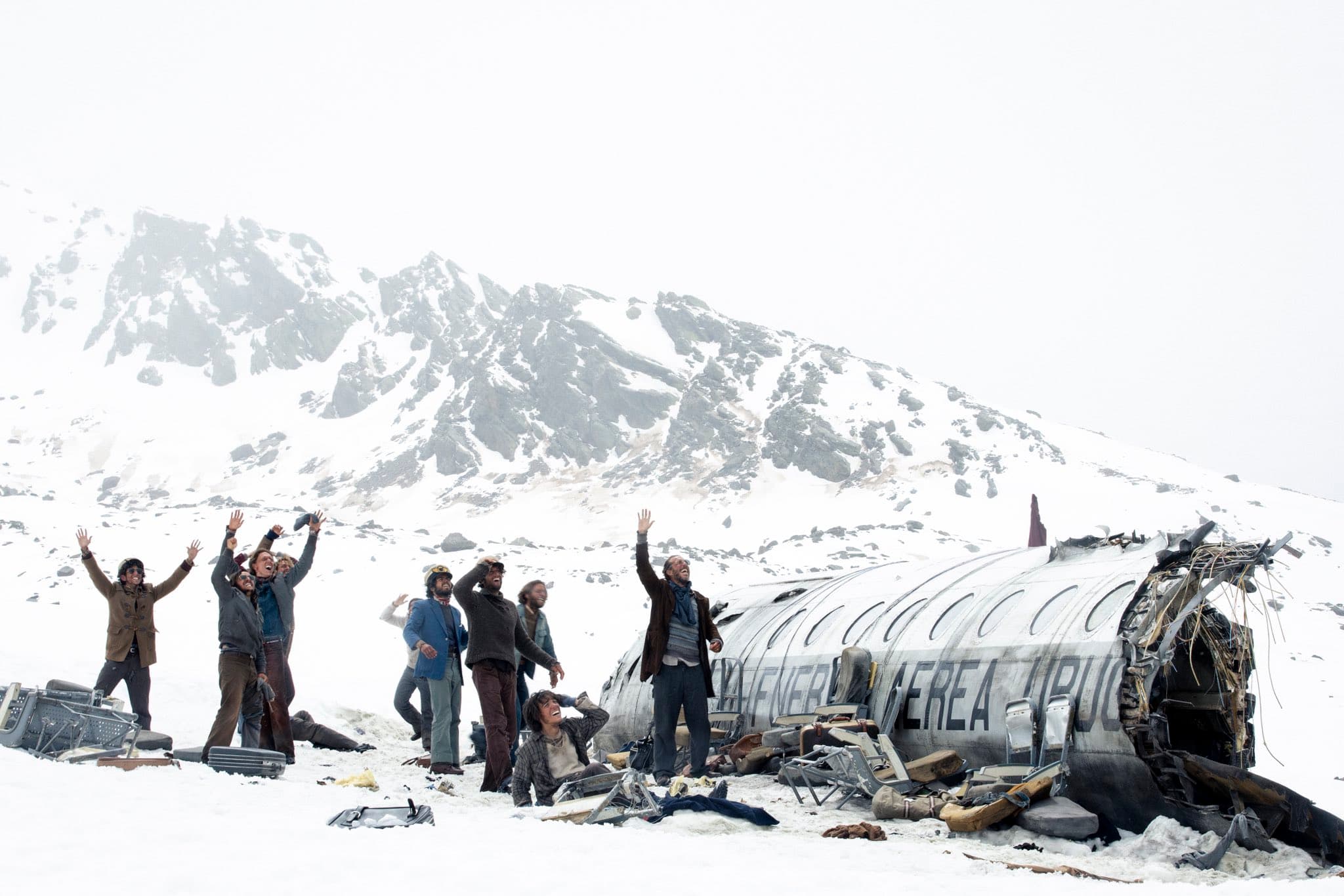 Fotograma promocional de 'La sociedad de la nieve', la película de Juan Antonio Bayona que clausura el Festival de Venecia 2023