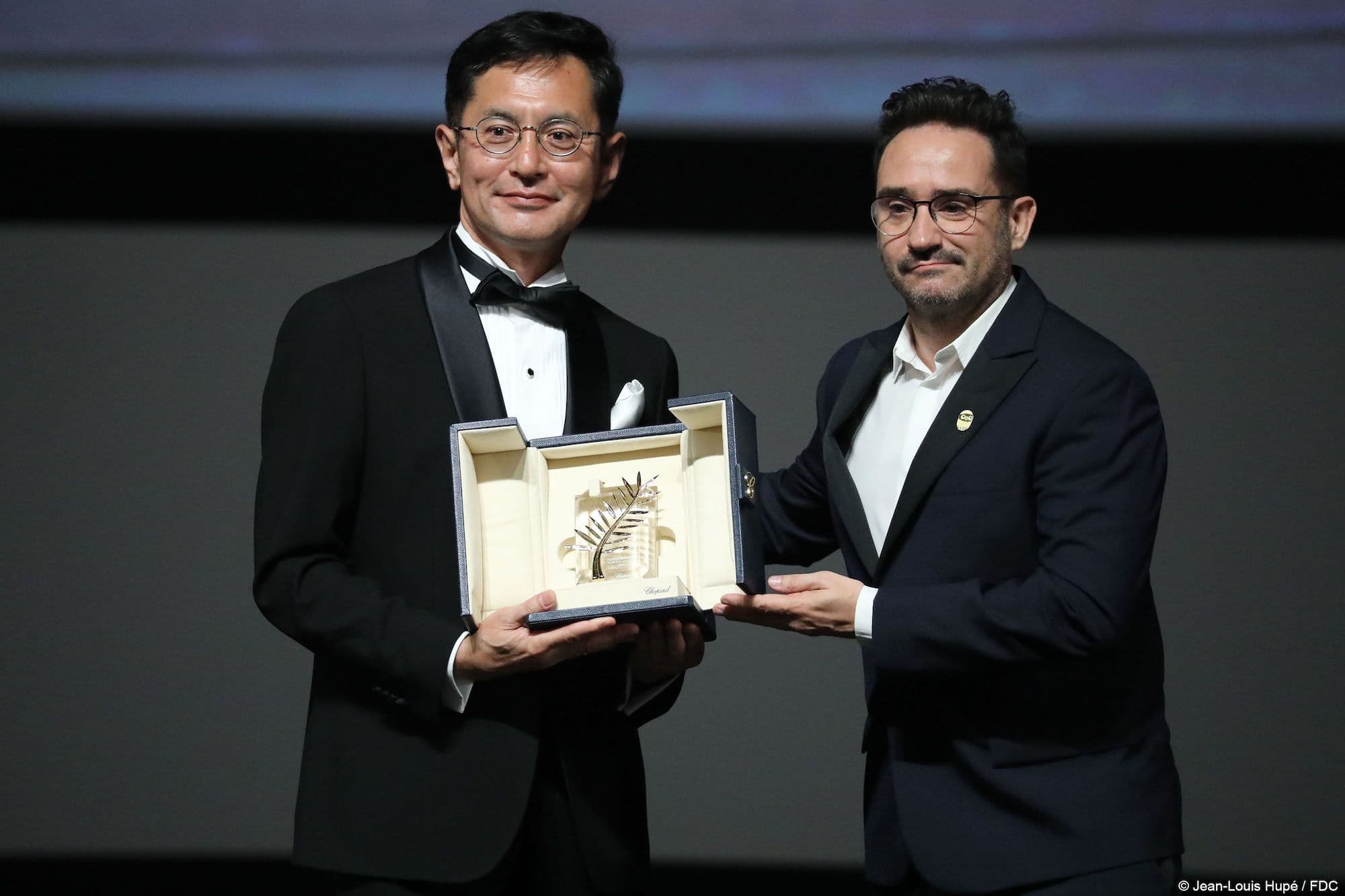 Gorō Miyazaki recoge la Palma de Oro Honorífica a Studio Ghibli de la mano de Juan Antonio Bayona