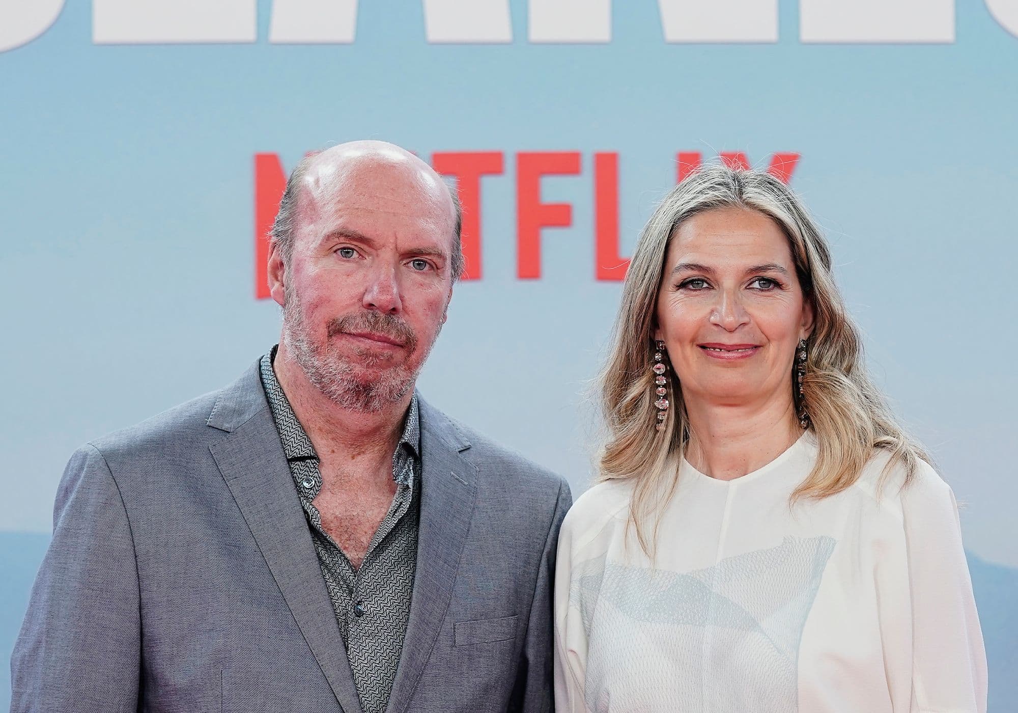 La productora Emma Lustres (Vaca Films) y el guionista Jorge Guerricaechevarría en la presentación de la serie 'Clanes'