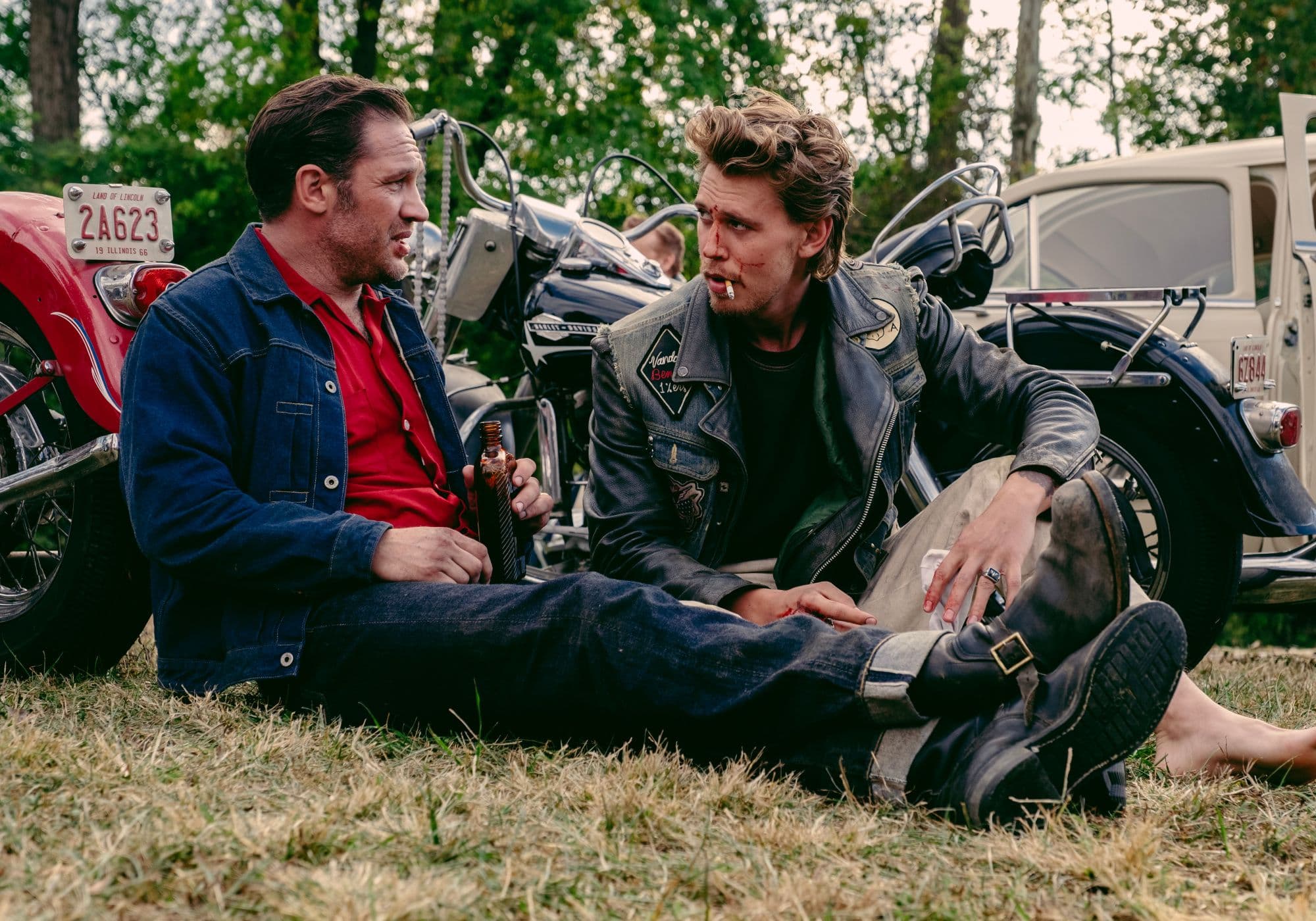 Fotograma de la película ‘Bikeriders. La ley del asfalto’, con Tom Hardy y Austin Butler