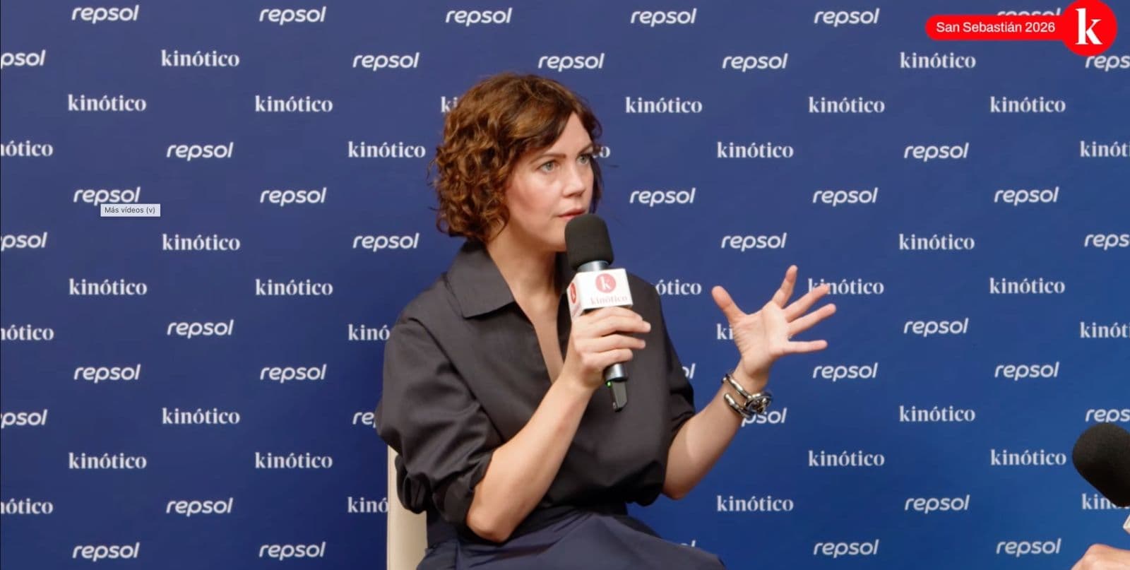 La directora Amanda Kernell durante su entrevista en el set de Kinótico en el hotel María Cristina patrocinado por Repsol en el Festival de San Sebastián, en septiembre de 2026