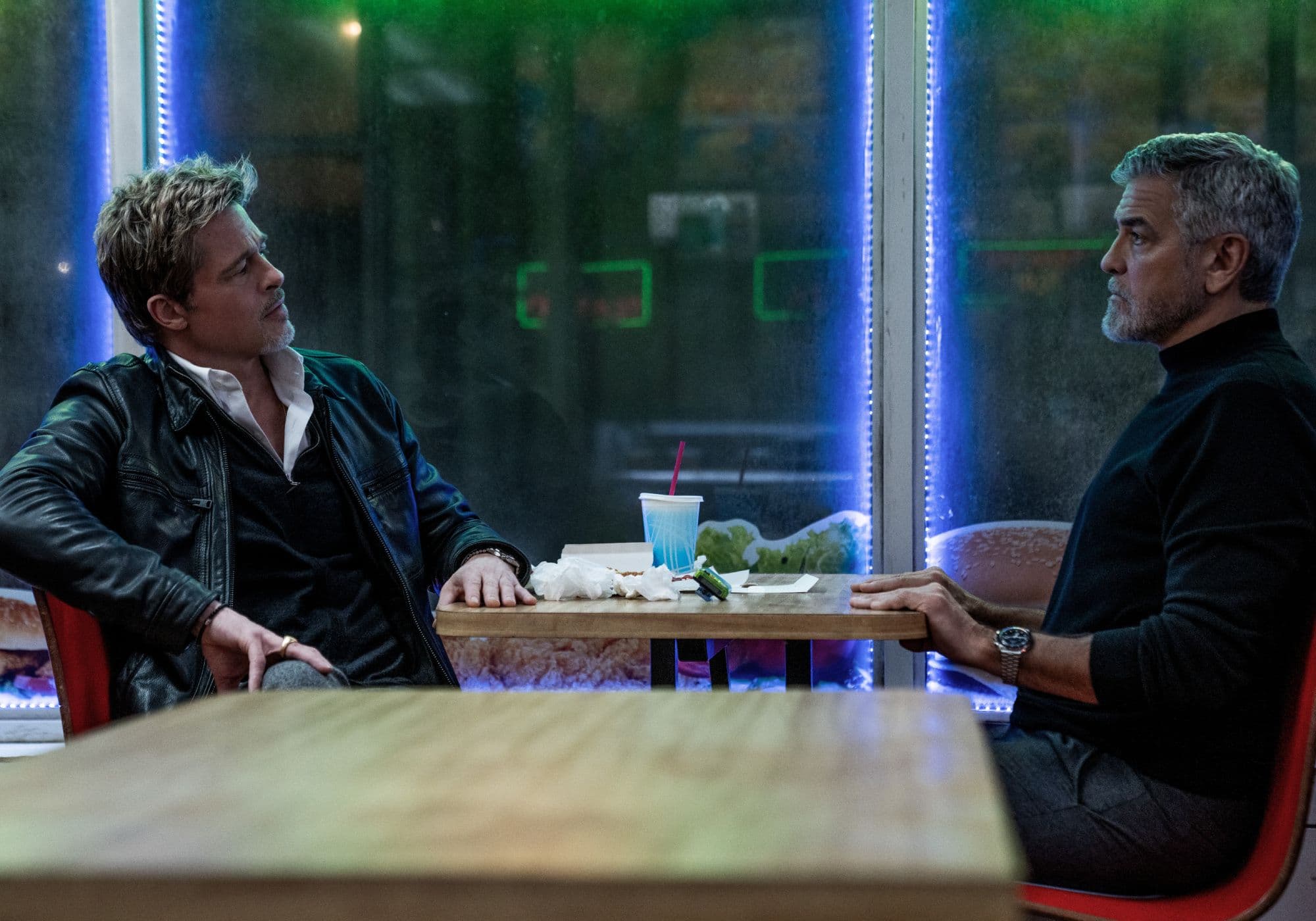 Fotograma de la película 'Wolfs', protagonizada por Brad Pitt y George Clooney para Apple TV+