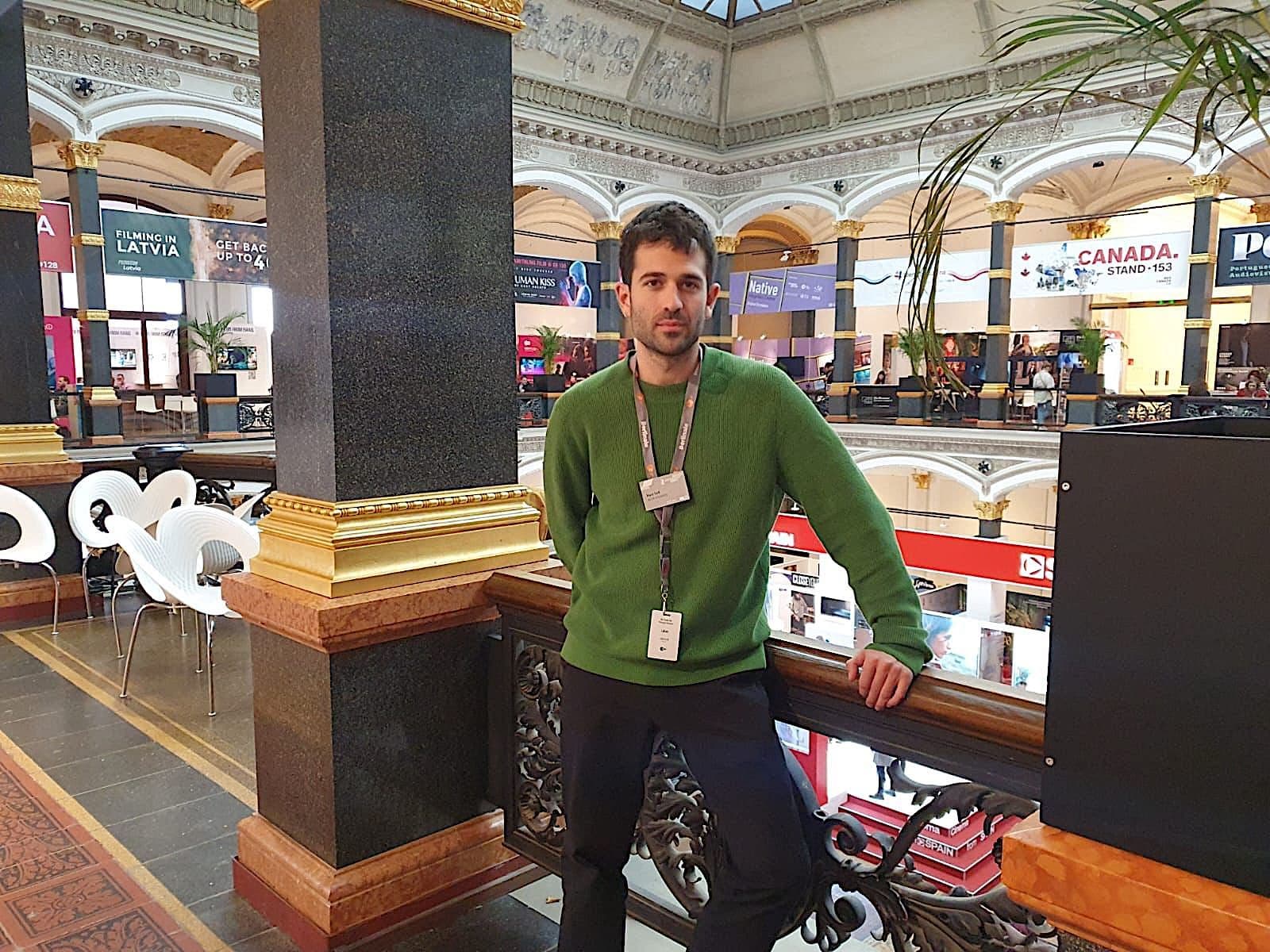 El productor Xavi Toll, de Zeta Studios, en el edificio Gropius Bau de Berlín, sede del mercado