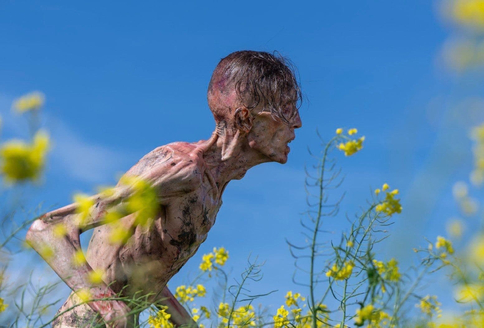 Fotograma promocional de '28 años después', tercera parte de la saga y dirigida por Danny Boyle