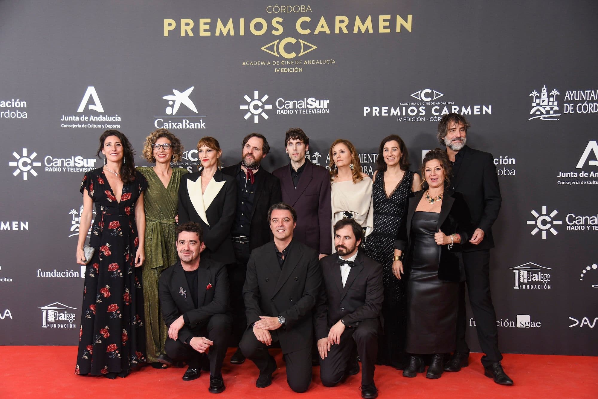 El equipo de 'Segundo premio' en el photocall de los Premios Carmen 2025