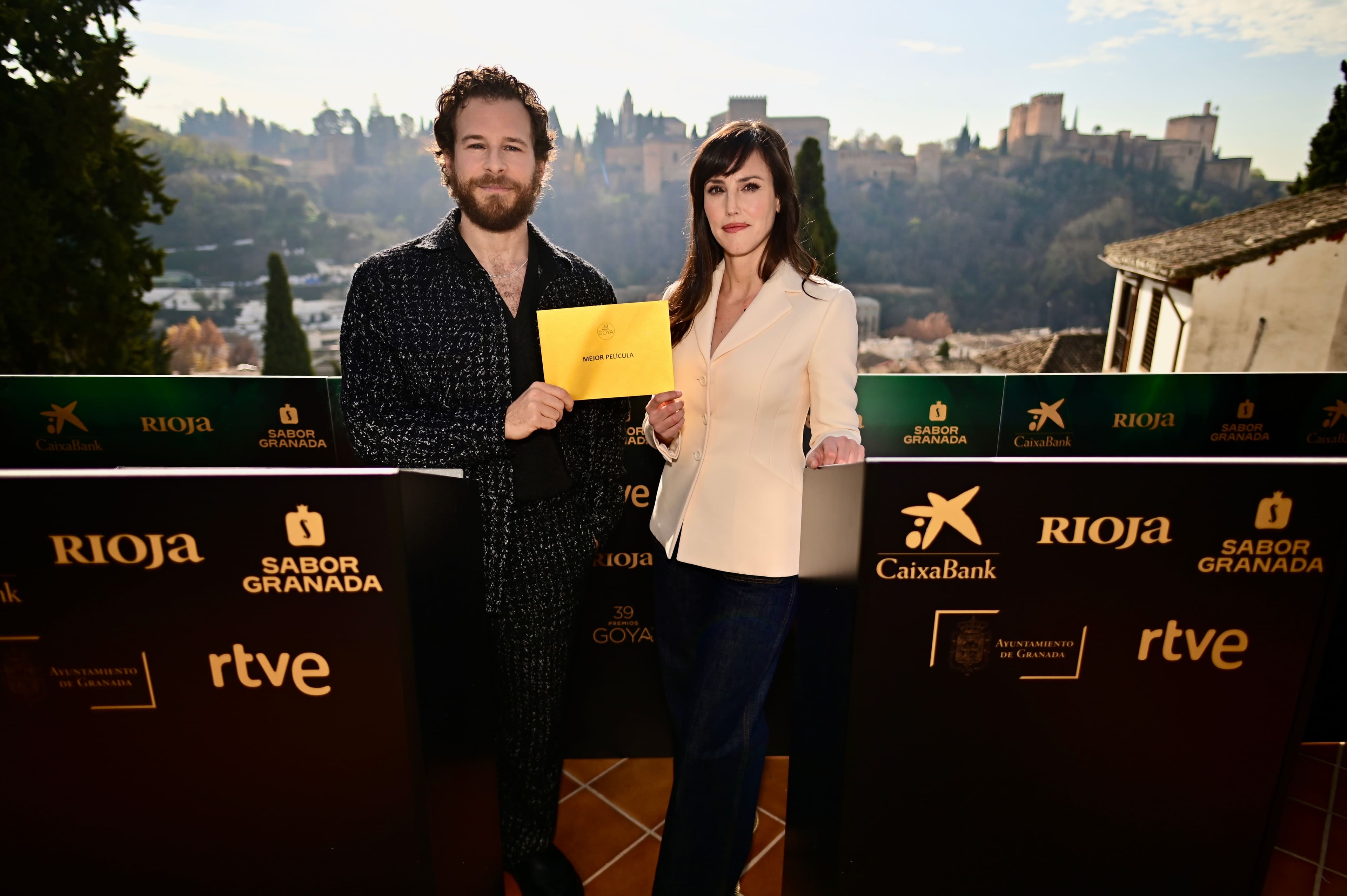 Natalia de Molina (dcha.) y Álvaro Cervantes en Granada, en la lectura de las nominaciones de los 39 Premios Goya