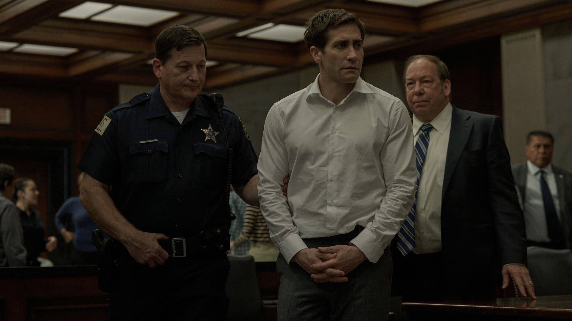 Jake Gyllenhaal y Bill Camp en 'Presunto inocente', la serie de David E. Kelley