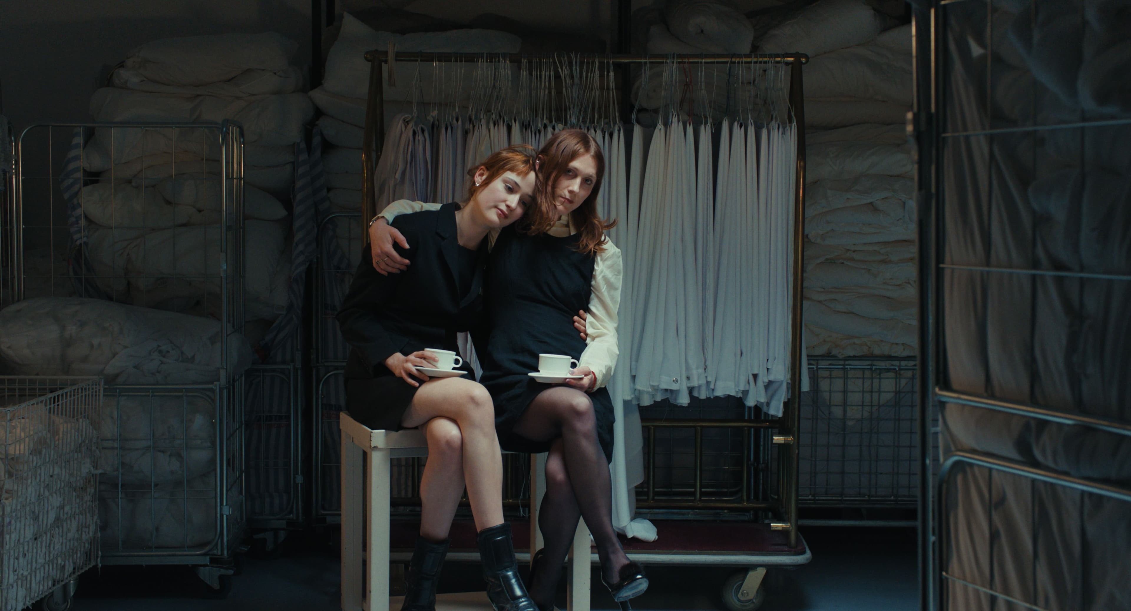 Lilly Lindner y Camille Clair en un fotograma de 'The souffleur', de Gastón Solnicki