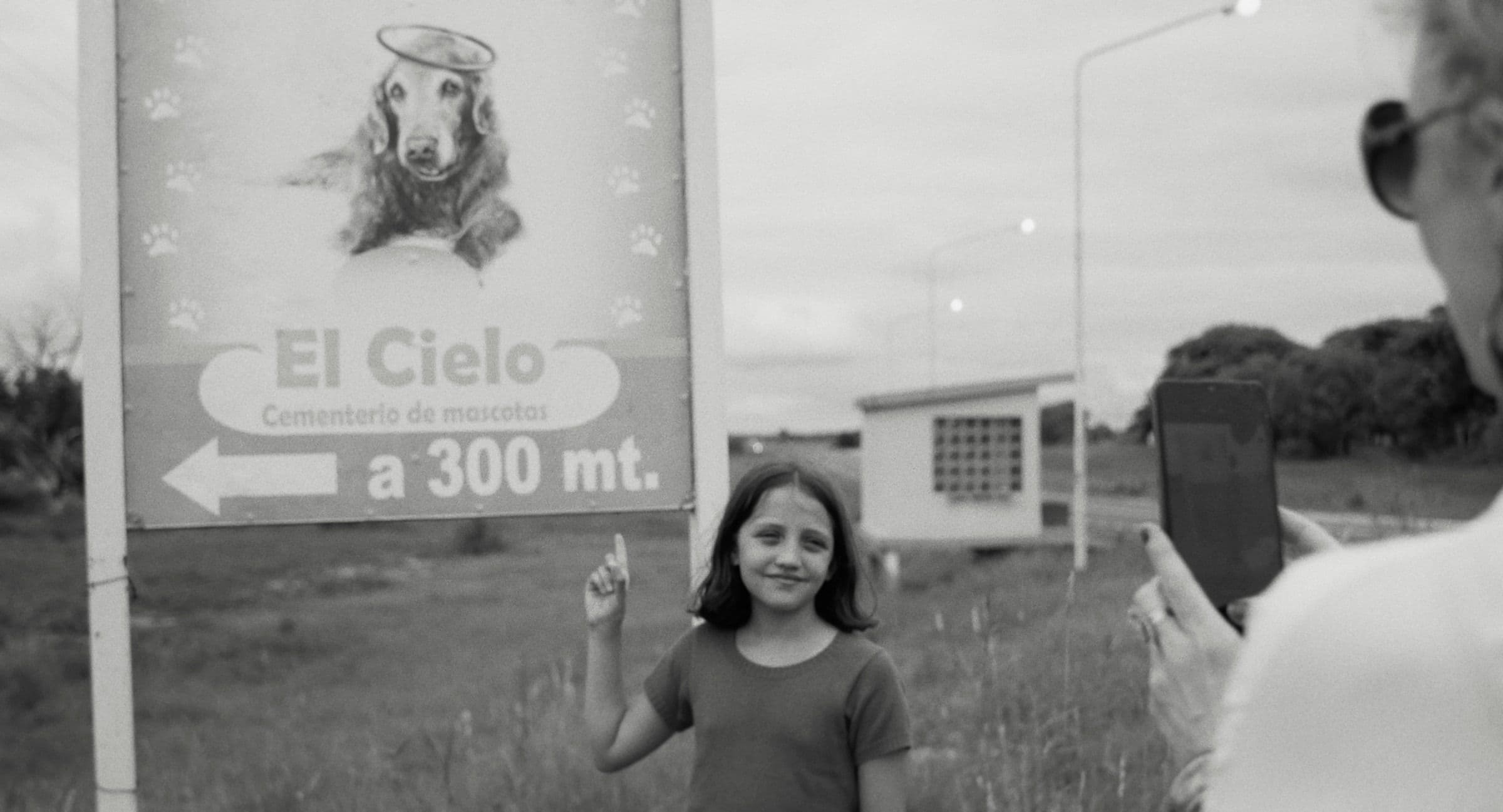 Anika Bootz en un fotograma de 'El mensaje', del director Iván Fund