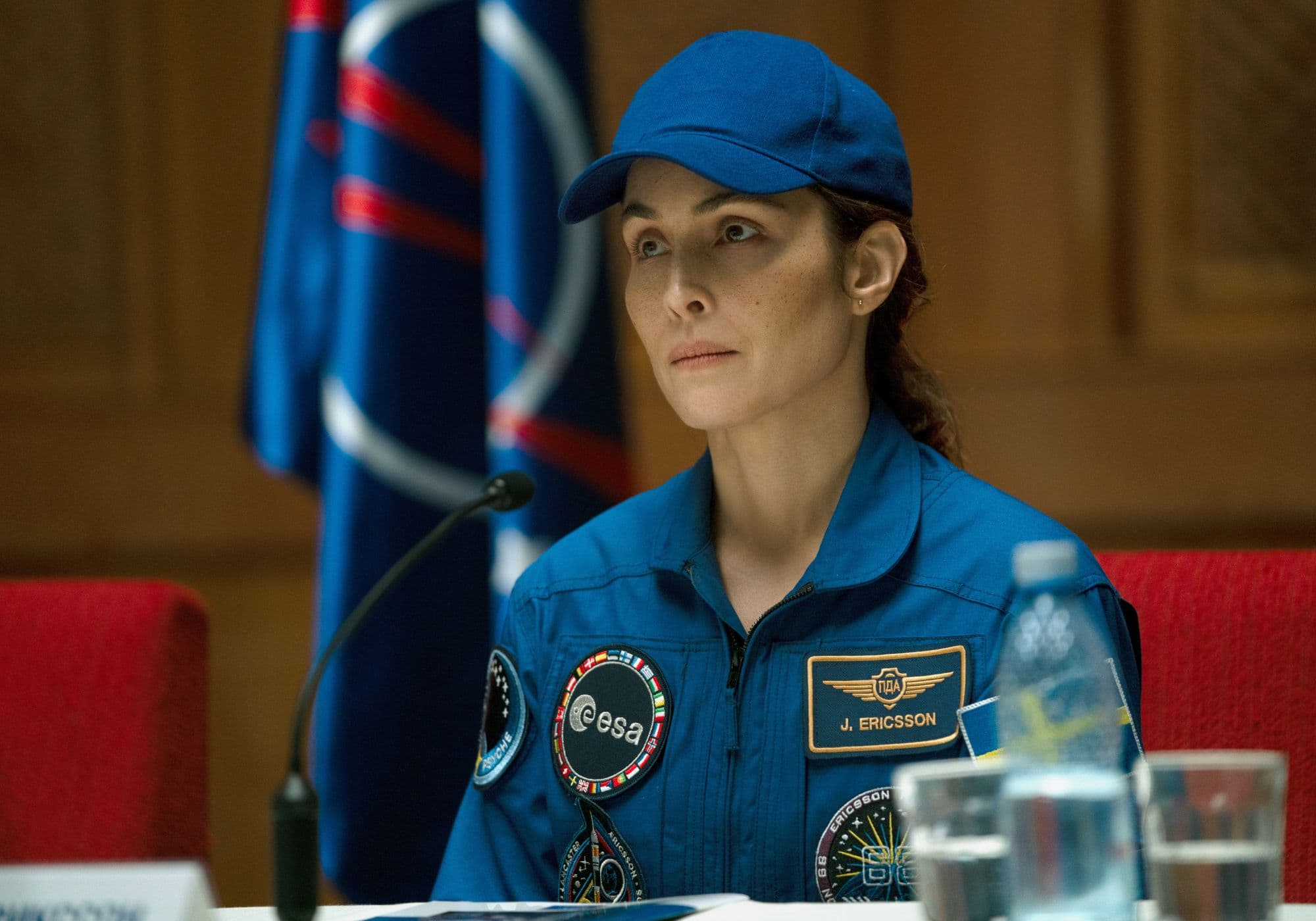 Fotografía promocional de la serie de Apple TV+ 'Constelación', protagonizada por Noomi Rapace