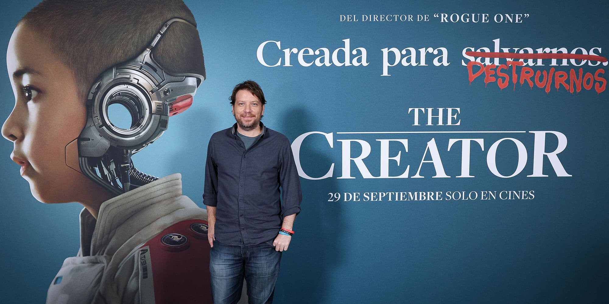 Gareth Edwards, director de 'The Creator', en la presentación de la película en Madrid
