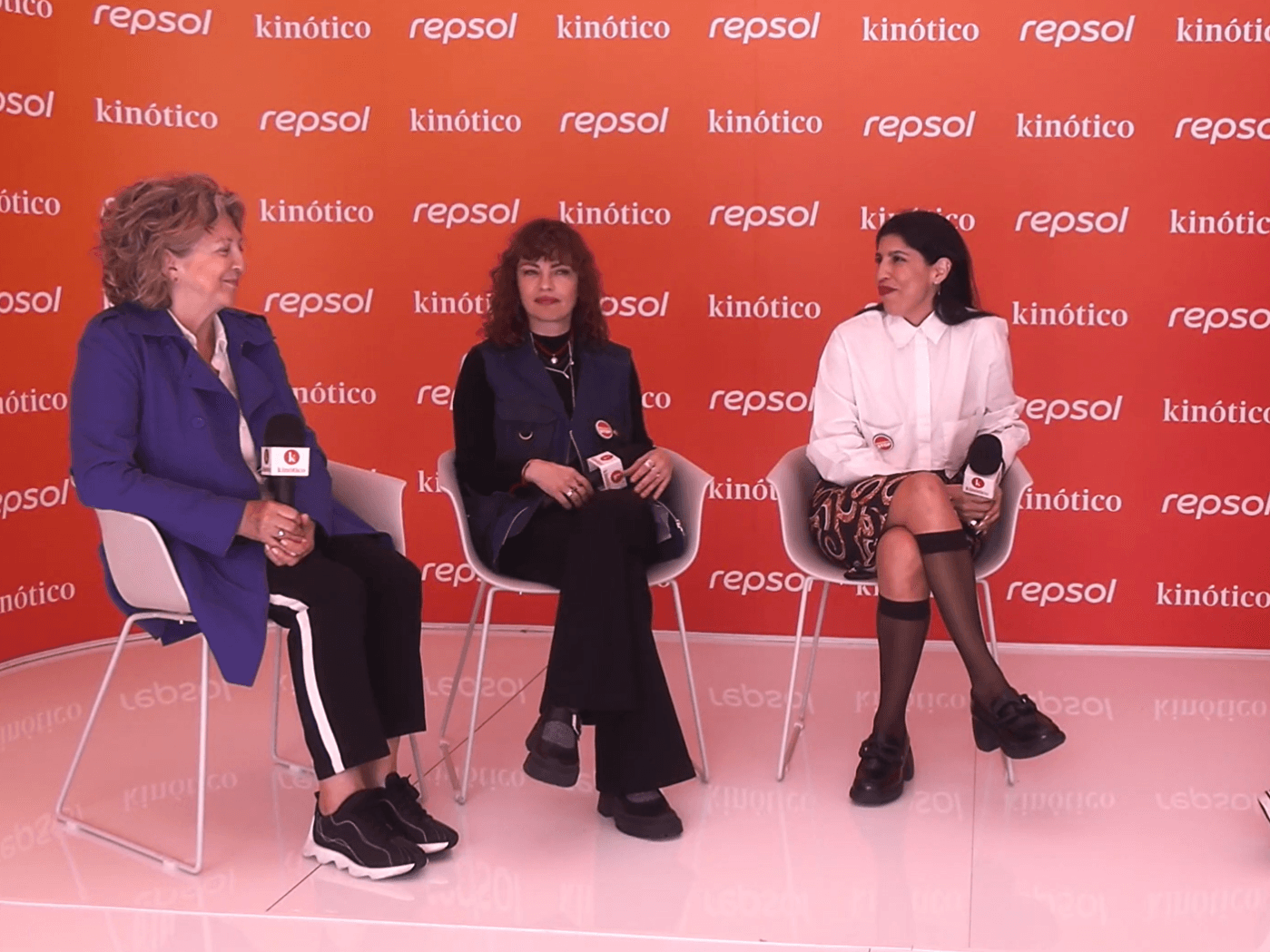 Alejandra Márquez Abella, Esther García y Dolores Fonzi en el set de Kinótico de San Sebastián 2025