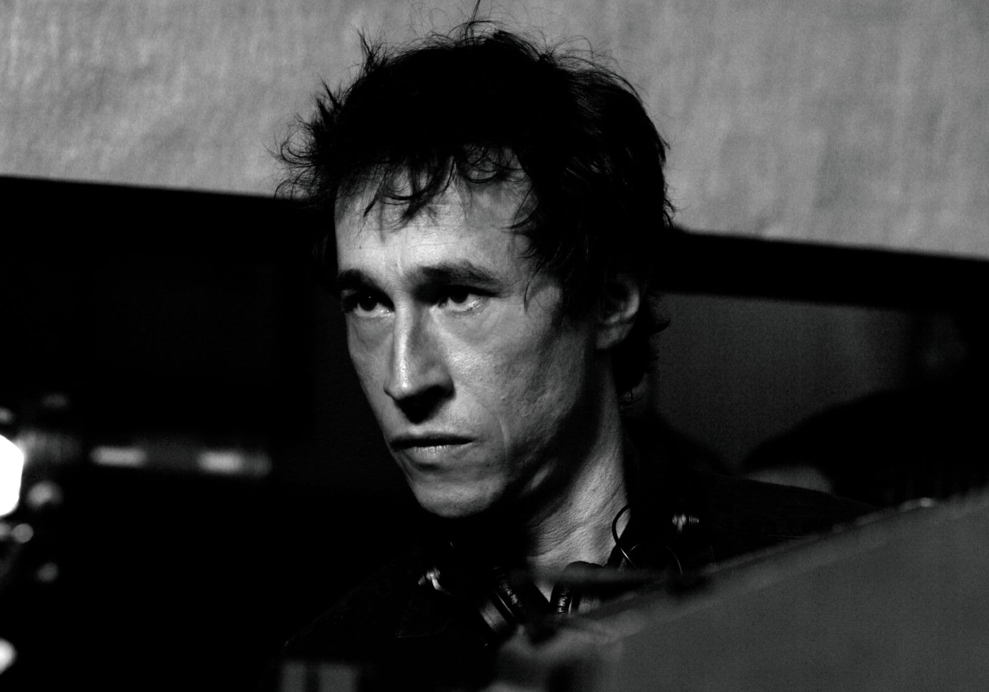 El director y guionista de 'The Beast', Bertrand Bonello, durante el rodaja de la película