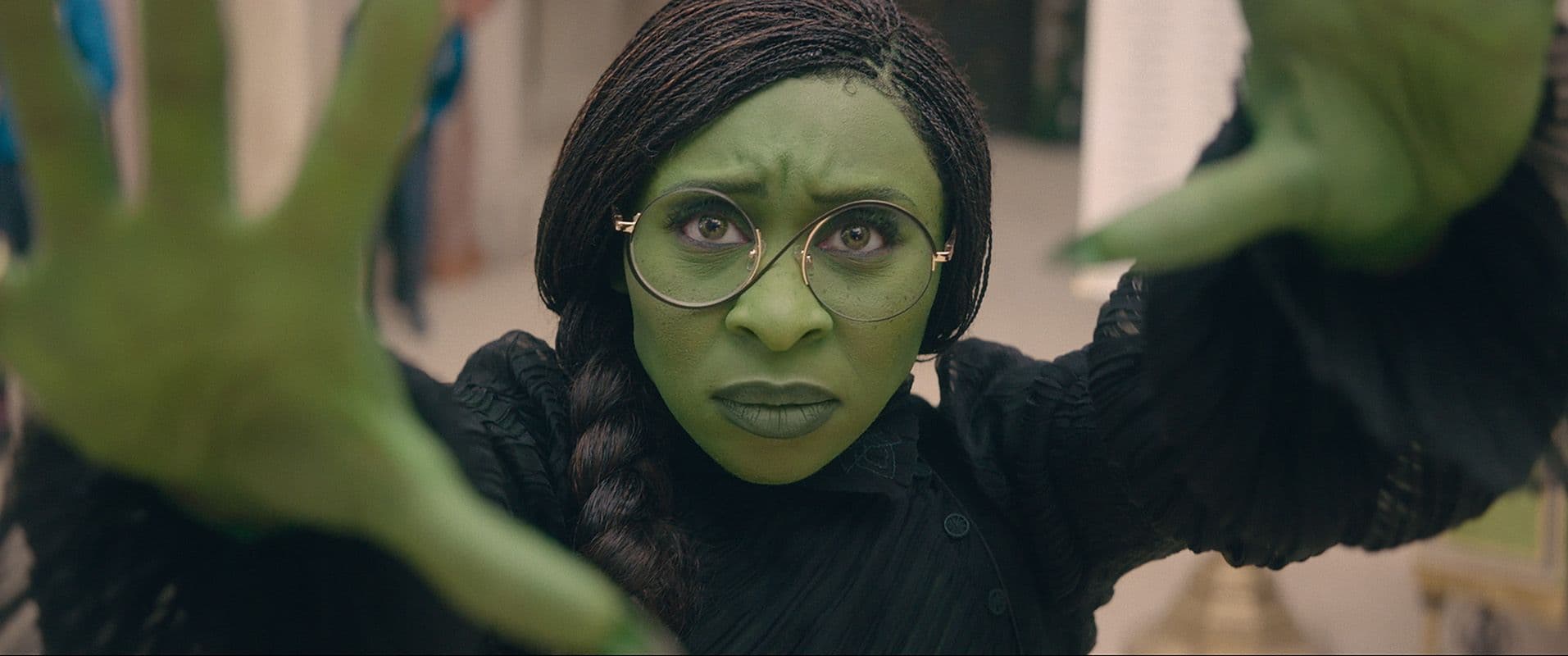 Cynthia Erivo, como Elphaba, en un fotograma promocional de 'Wicked'