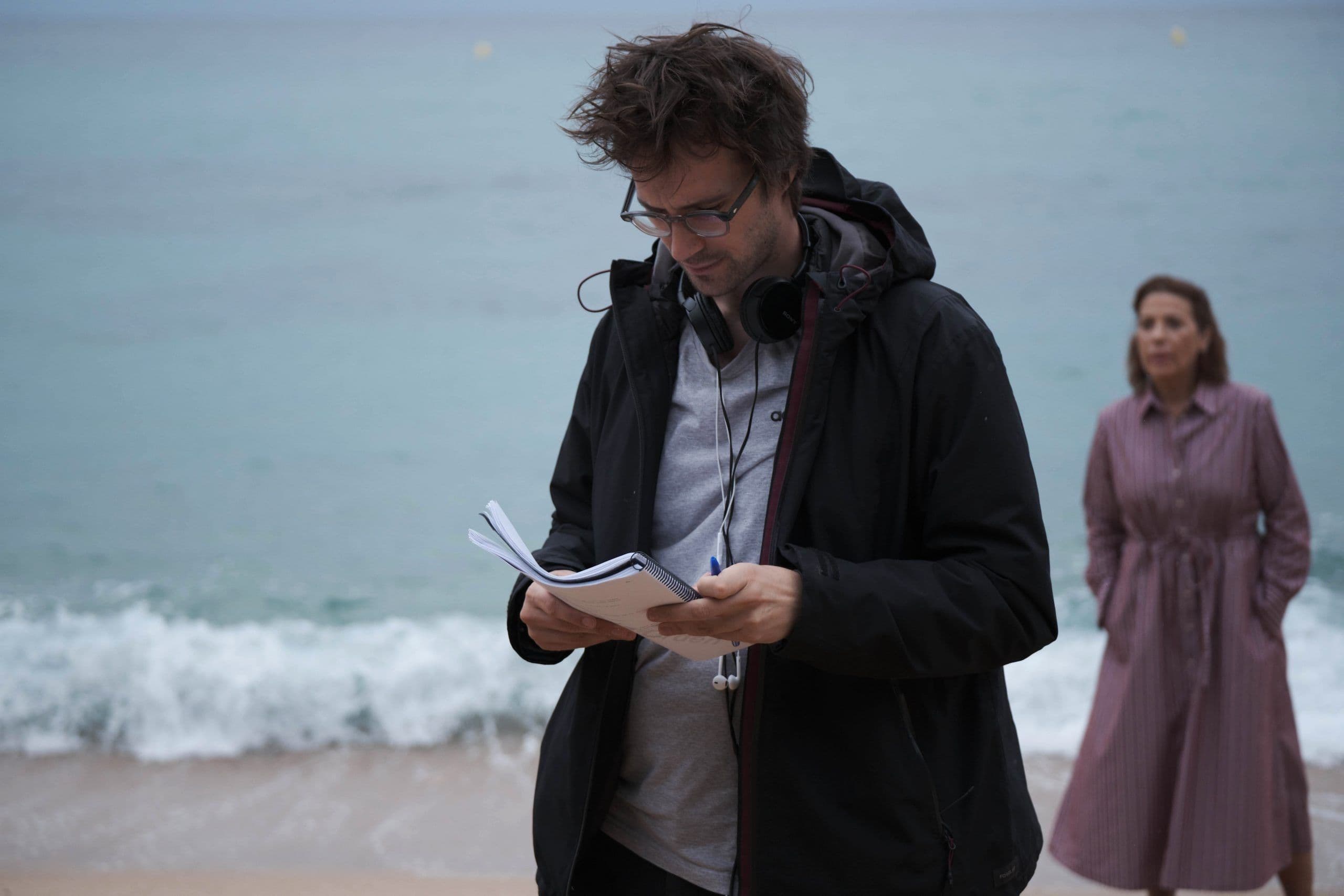 El director Dani de la Orden, durante el rodaje de 'Casa en llamas'