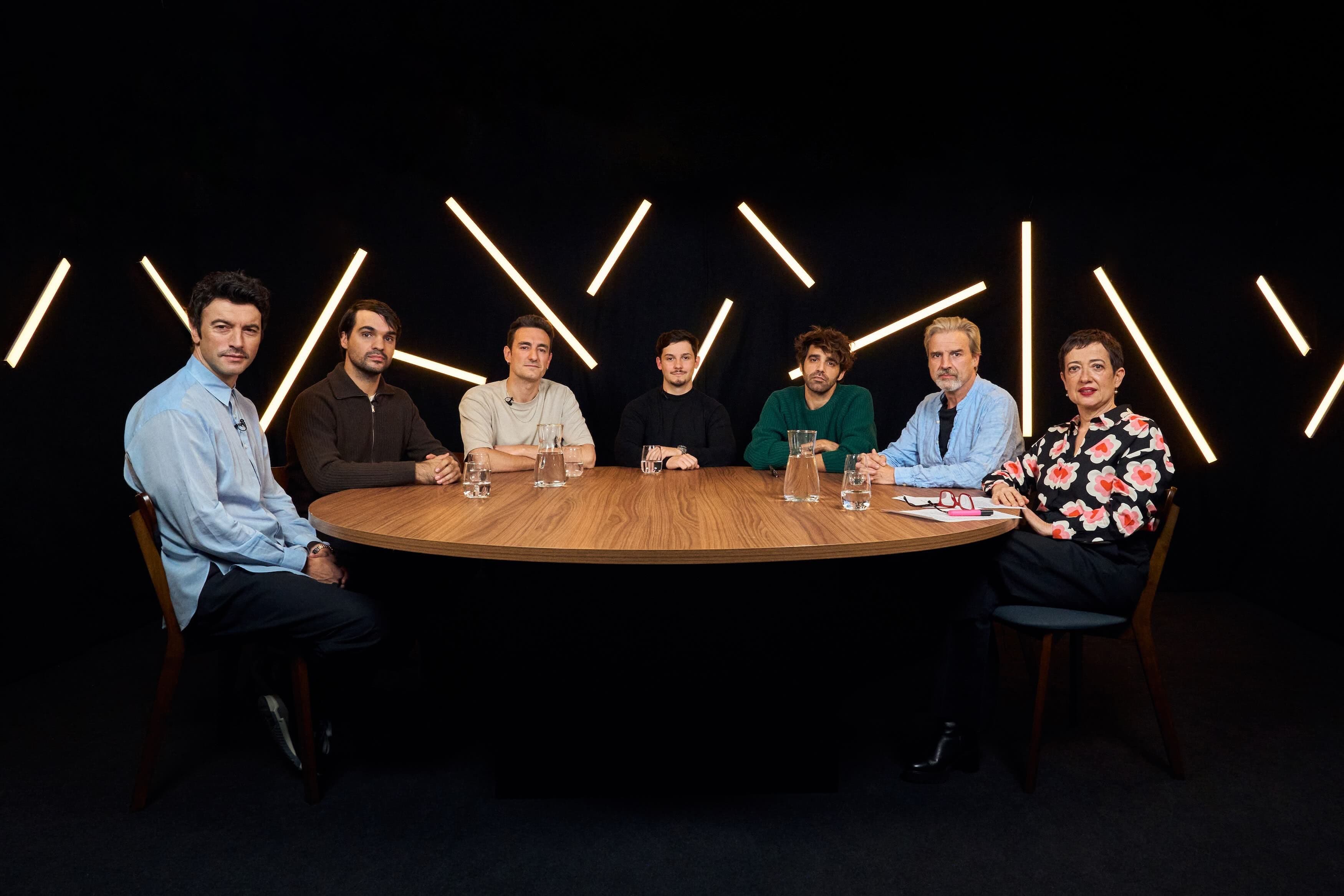 Javier Rey, Eneko Sagardoy, Miki Esparbé, Christian Checa, David Verdaguer, Alberto San Juan y María Guerra, en la mesa redonda de Kinótico 2025 de actores protagonistas de cine