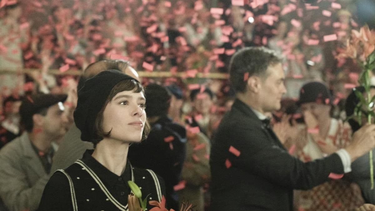 Alba Planas en un fotograma de 'La virgen roja', película dirigida por Paula Ortiz