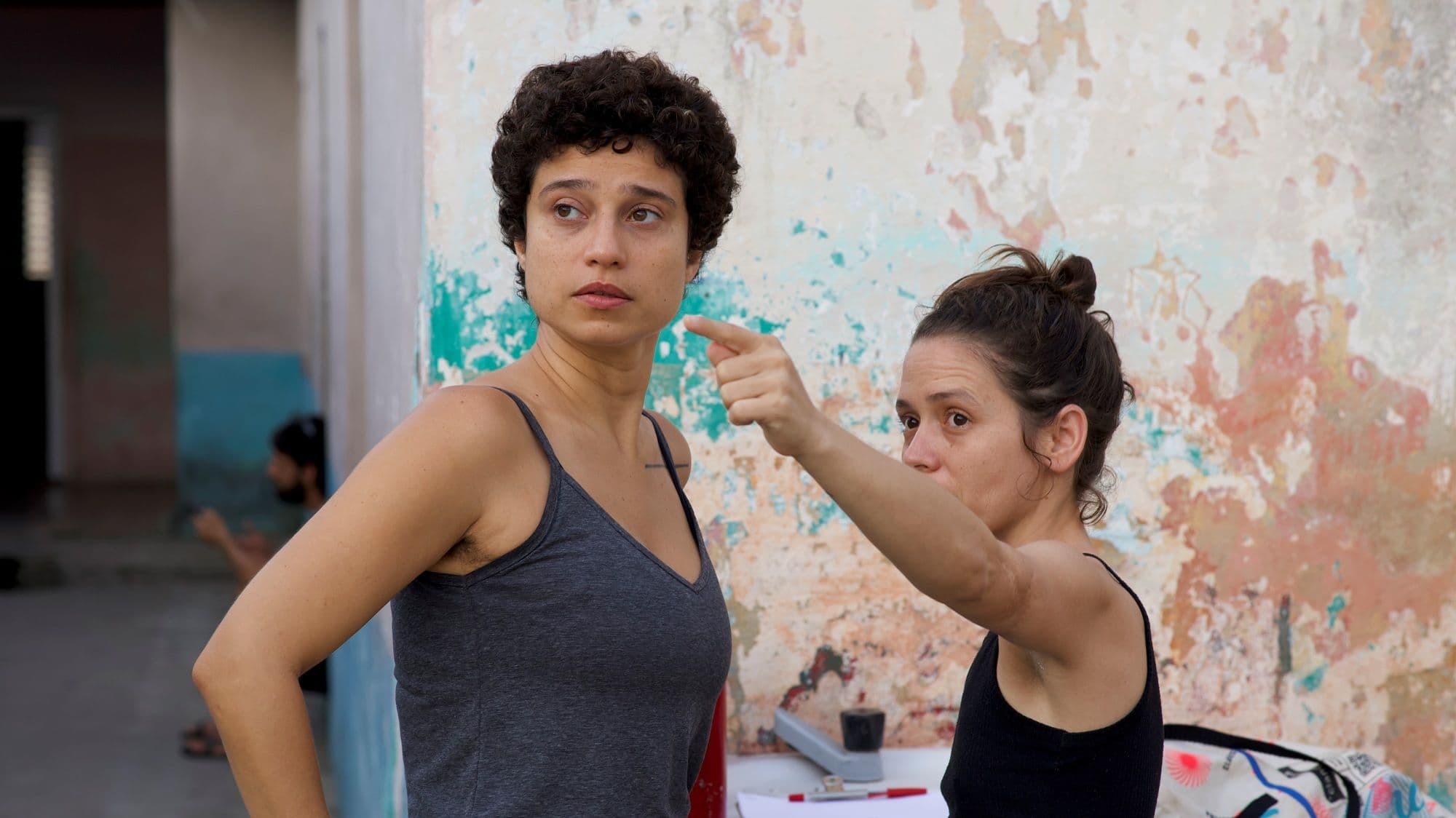 Aria Sánchez y Marina Meira en el rodaje del cortometraje 'Primera enseñanza'