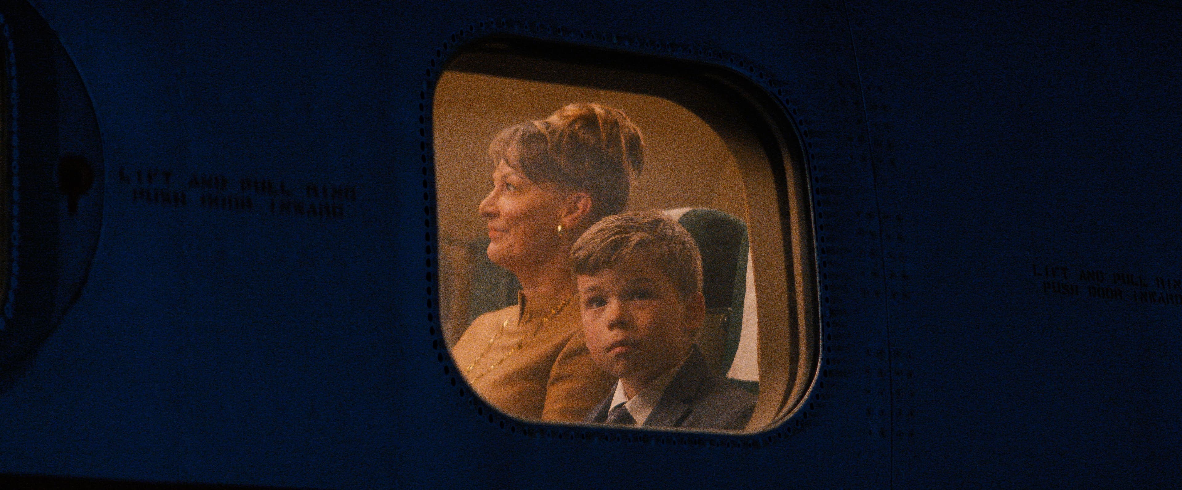 Fotograma promocional de 'Propeller One-Way Night Coach', de John Travolta