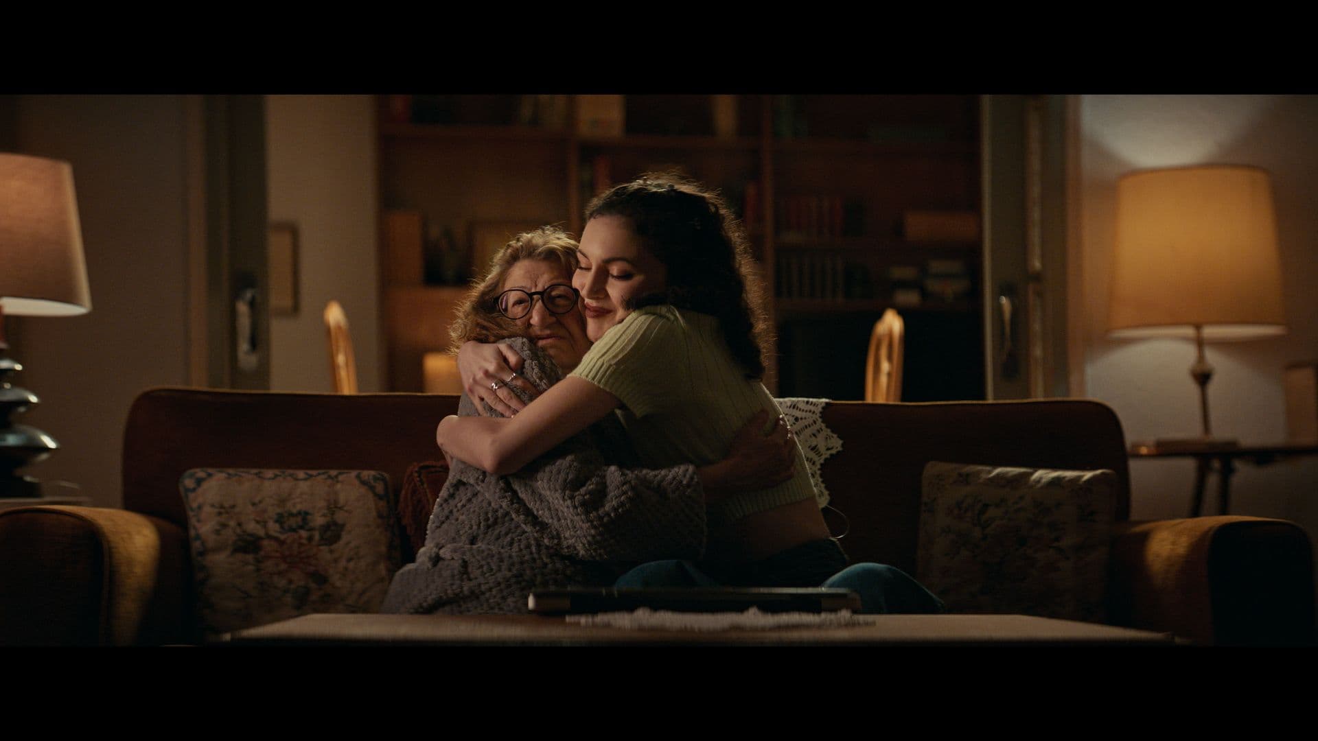 Mamen García y Laura Candil en un fotograma del cortometraje 'Sexo a los 70'