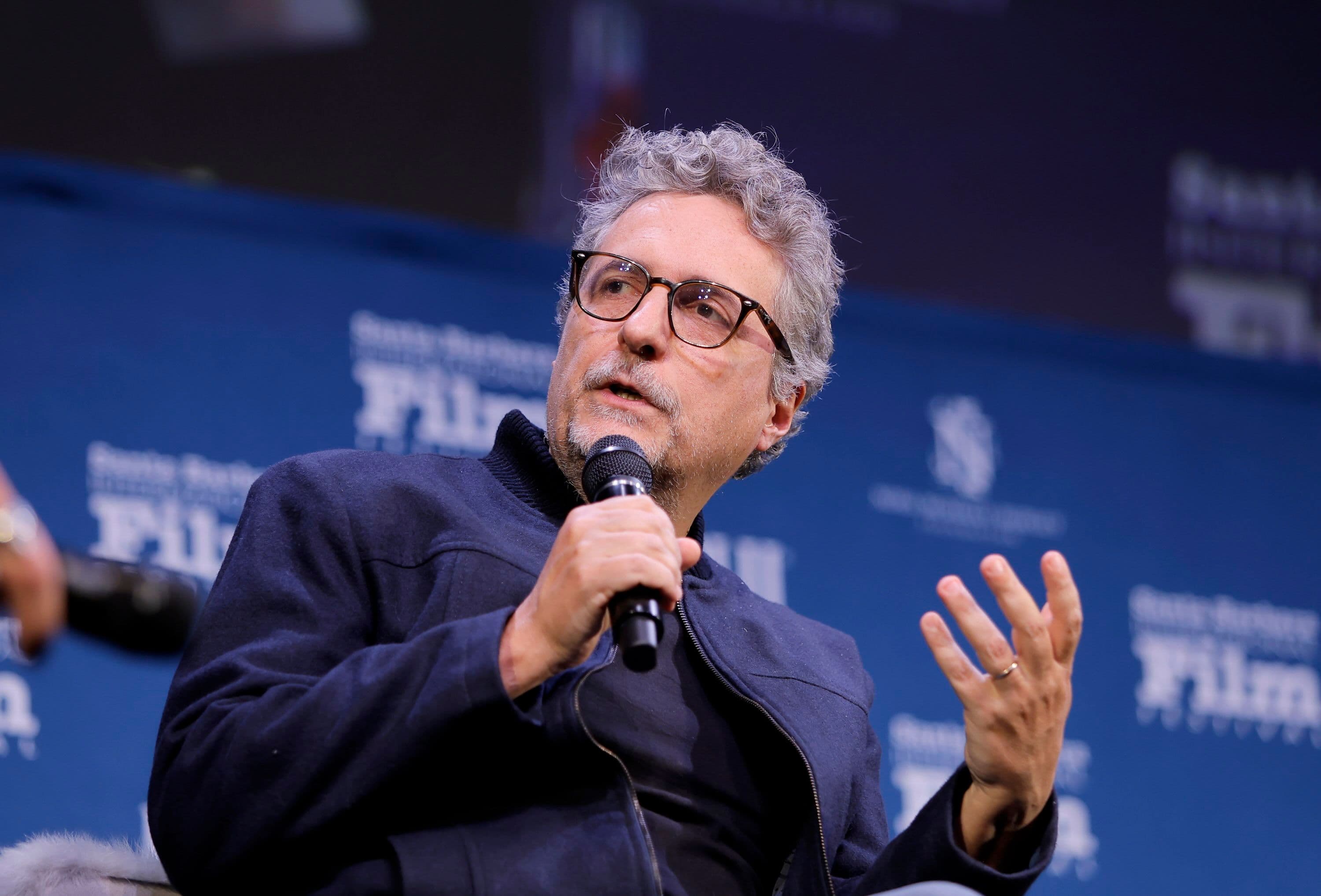 Kleber Mendonça Filho, director de 'El agente secreto', durante un panel en la 41 edición del Festival de Santa Barbara