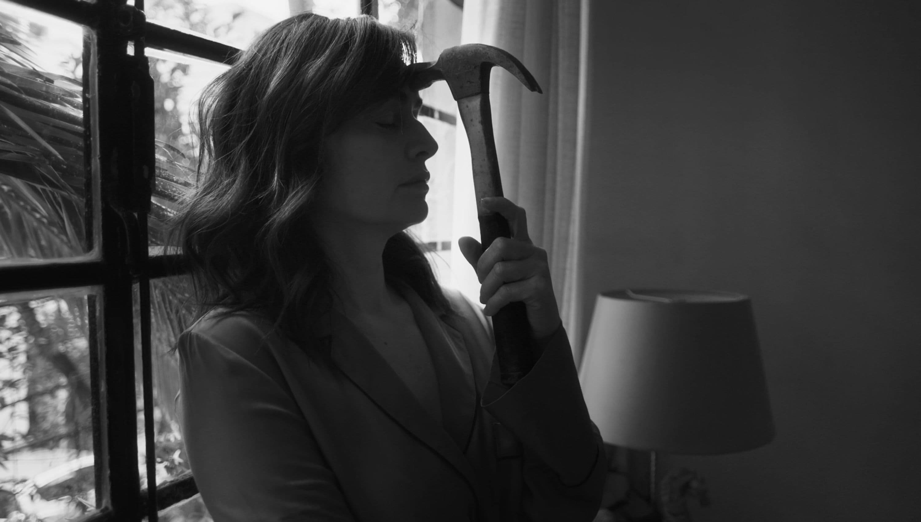 La actriz Ana de la Reguera en un fotograma de la película 'Doce lunas'