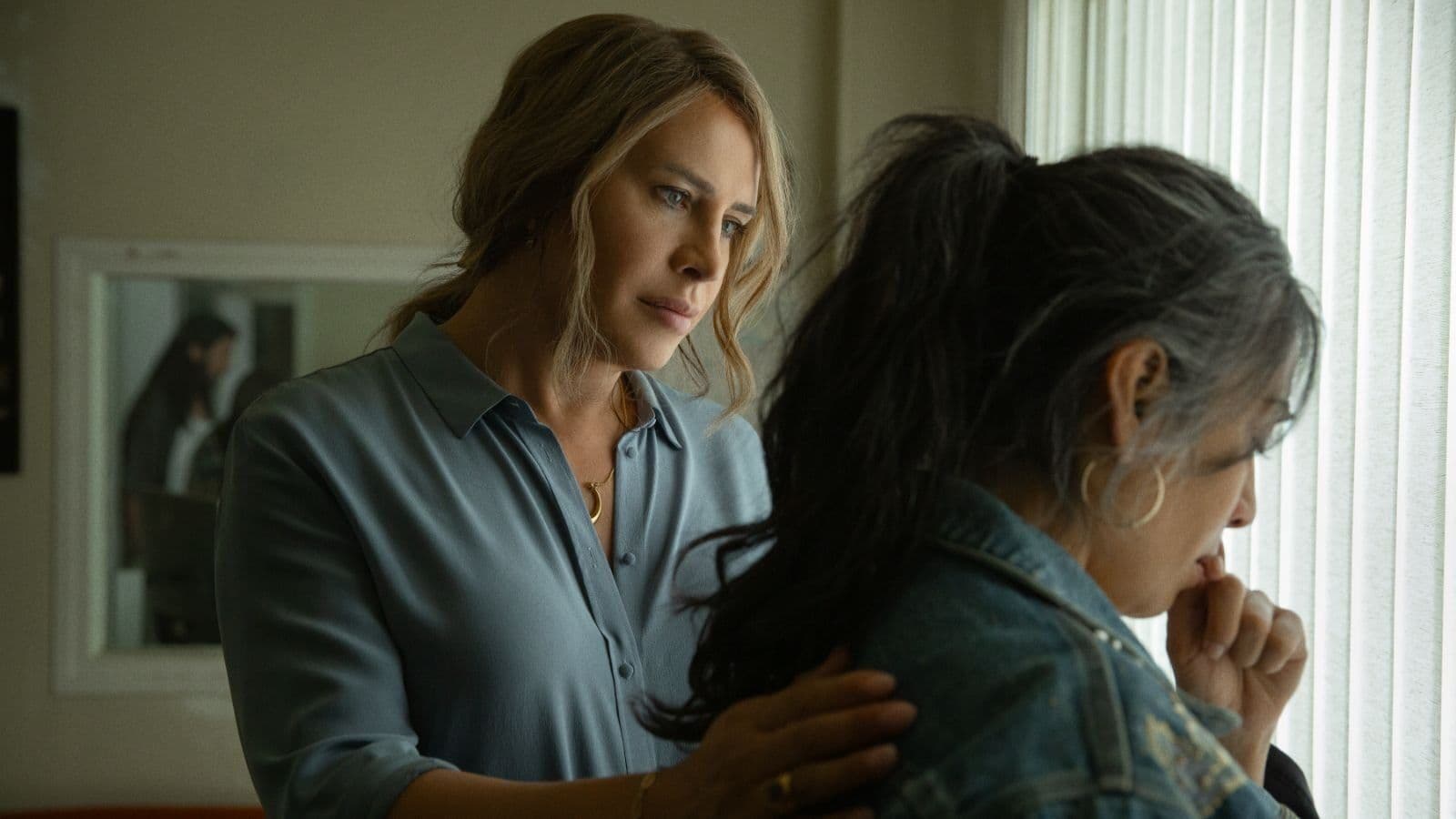Karla Sofía Gascón y Adriana Paz en un fotograma de 'Emilia Pérez', película dirigida por Jacques Audiard