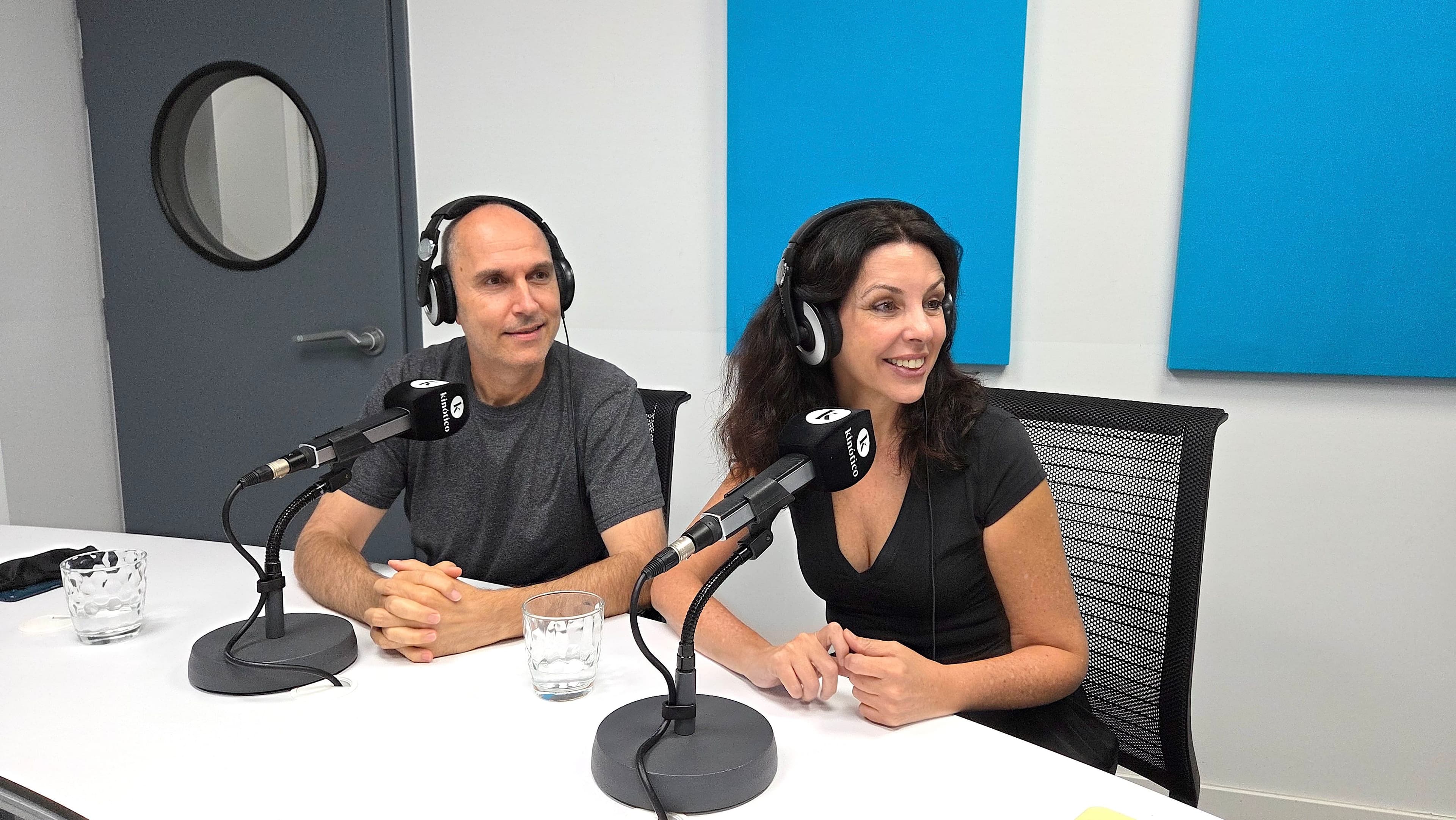 David Marqués, director, y Marta González de Vega, guionista, presentan la película 'Haciendo amigos' durante una entrevista en Kinótico