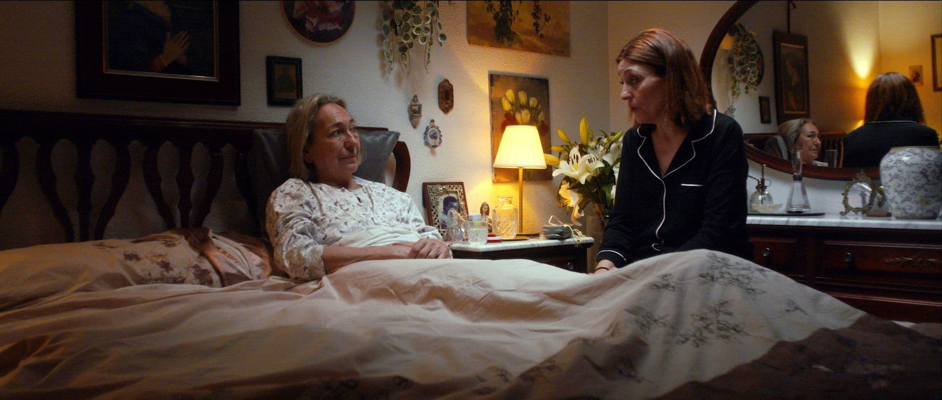 Luisa Gavasa y Pepa Aniorte en un fotograma del cortometraje 'La mort', de Jesús Martínez 'Nota'
