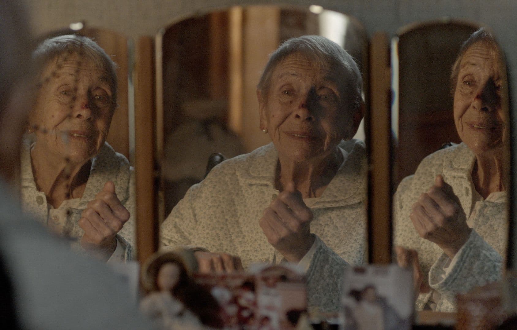 Lola Cordón en un fotograma de la película 'Verano en diciembre'